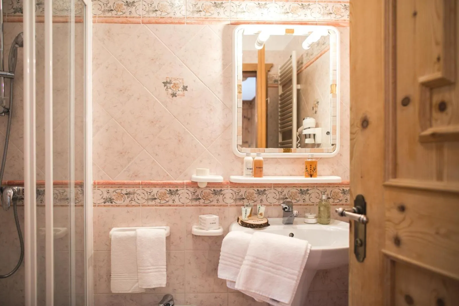 Bathroom in Hotel Chalet Alpenrose Bio Wellness Naturaktivhotel