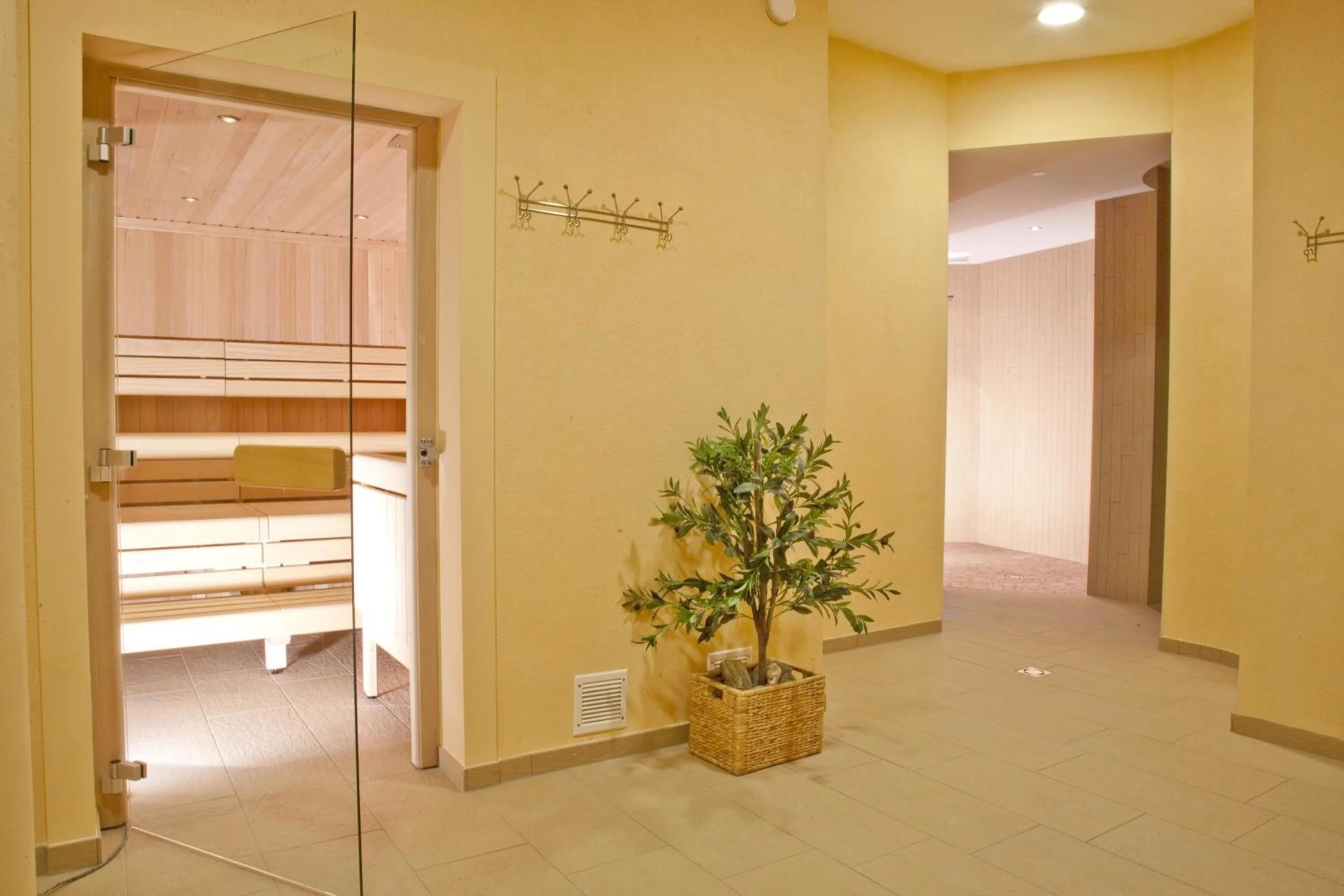 Spa and wellness centre/facilities, Bed in Erlebnishotel Fendels