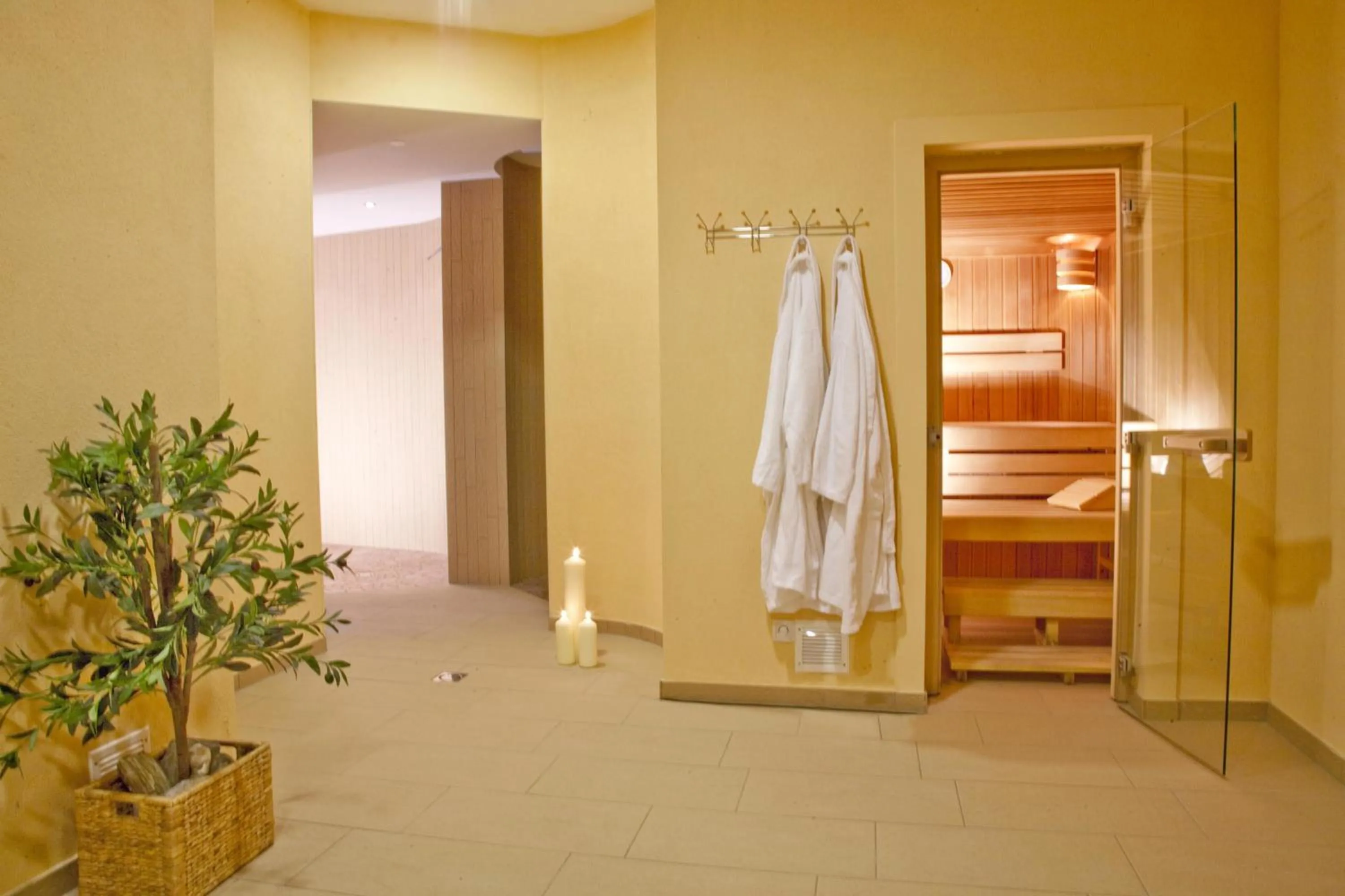 Spa and wellness centre/facilities, Bed in Erlebnishotel Fendels