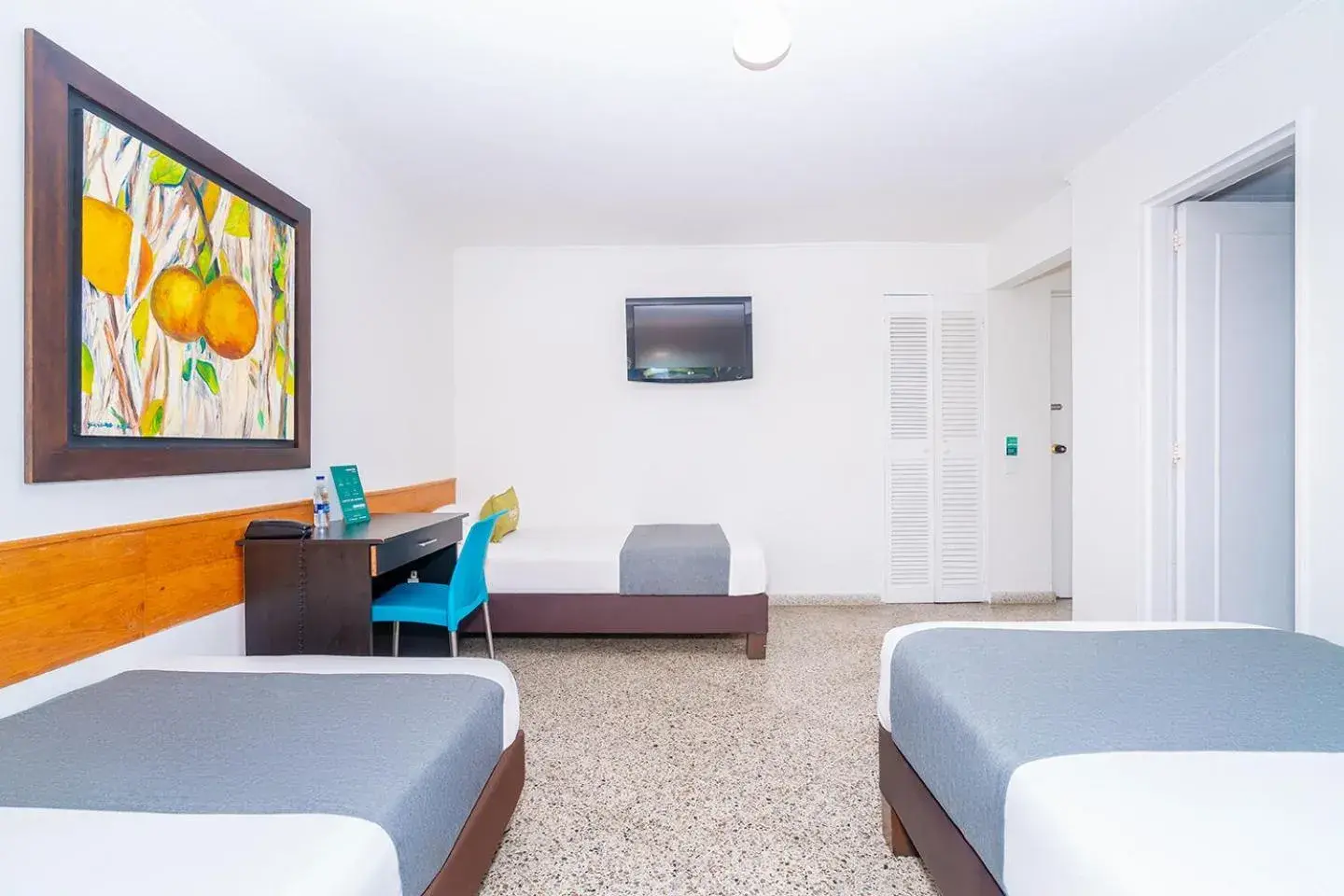 Standard Quadruple Room in Hotel Oasis Standard Quadruple Room in Hotel Oasis