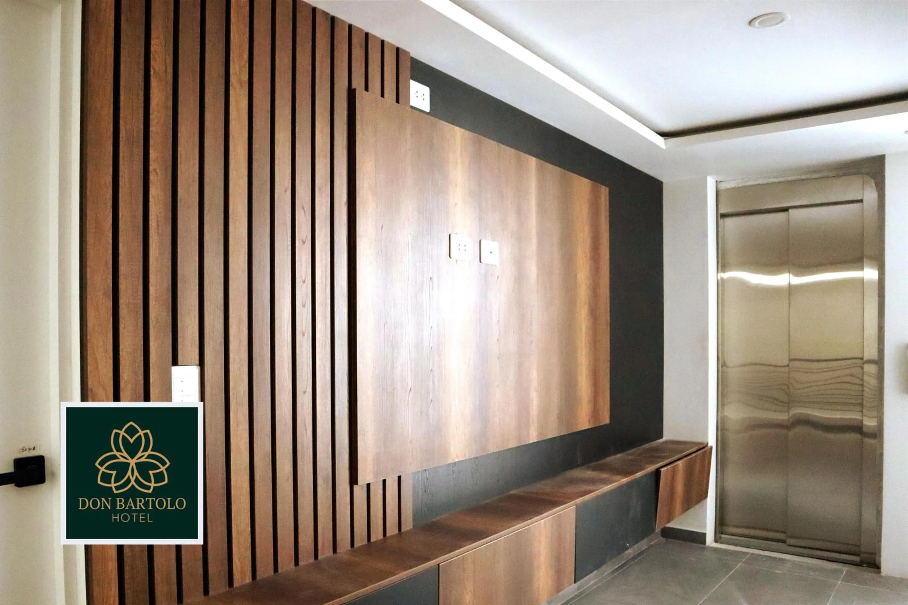 elevator in Hotel Don Bartolo