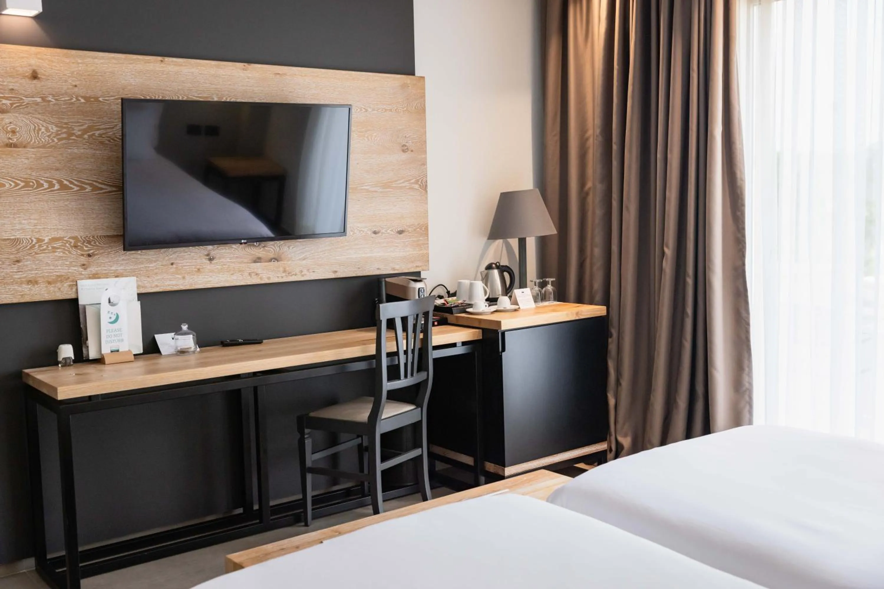 TV and multimedia, Bed in Movenpick Resort Agios Nikolaos Sivota