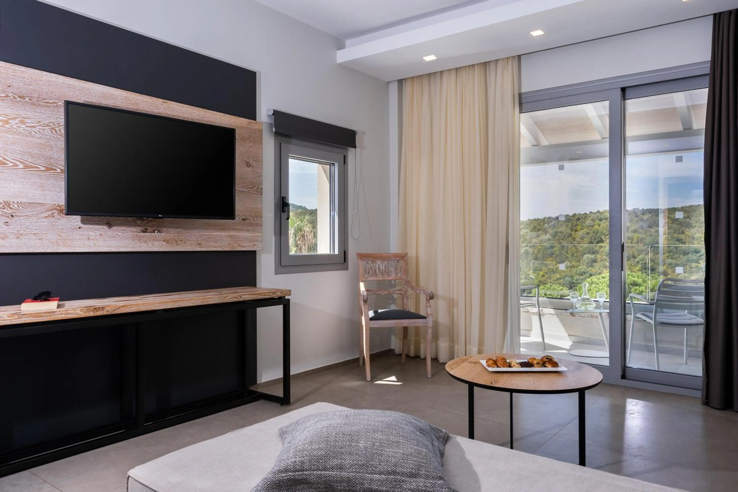 TV and multimedia in Movenpick Resort Agios Nikolaos Sivota