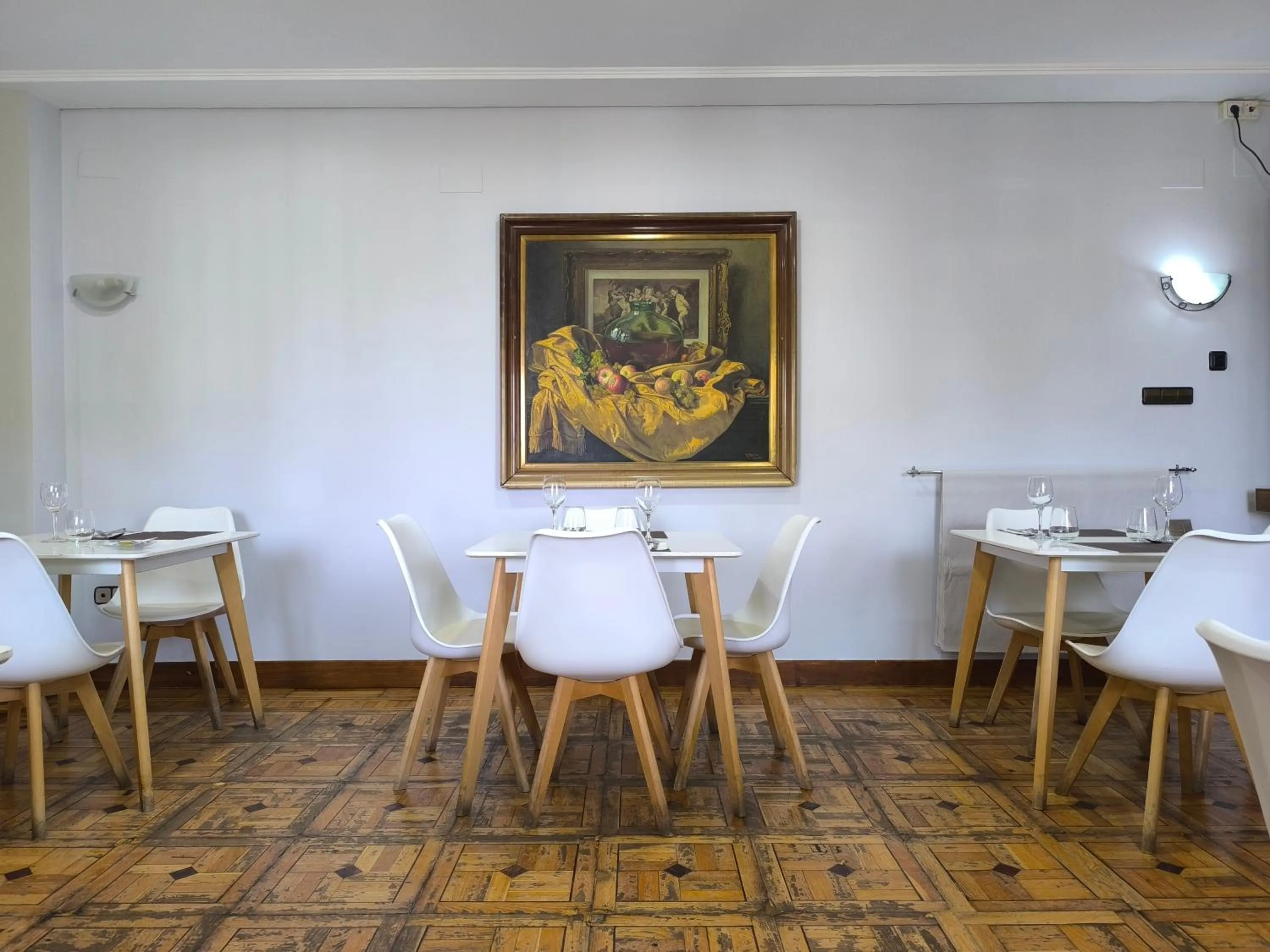 Restaurant/places to eat in Hotel Santa Barbara