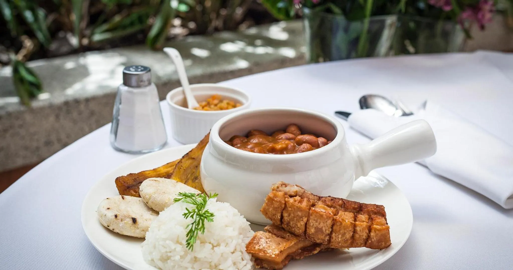 Restaurant/places to eat in Hotel Casa Laureles