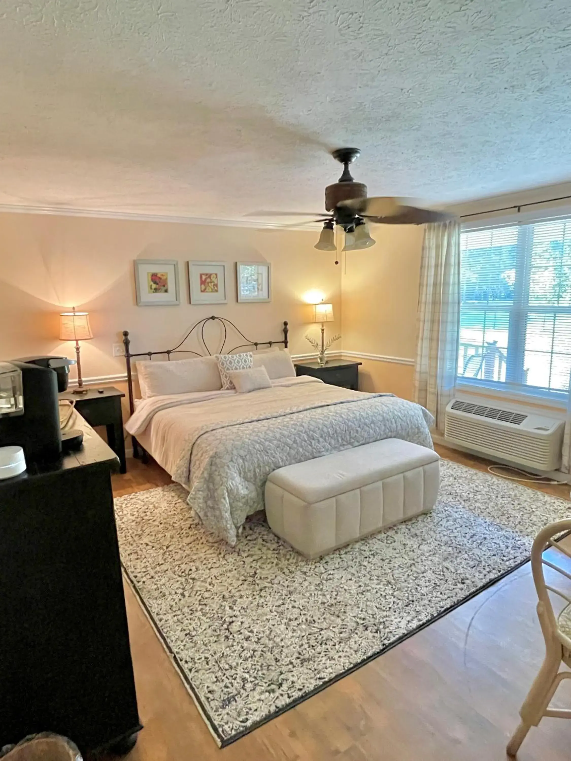 King Room in Dublin Farm King Room in Dublin Farm