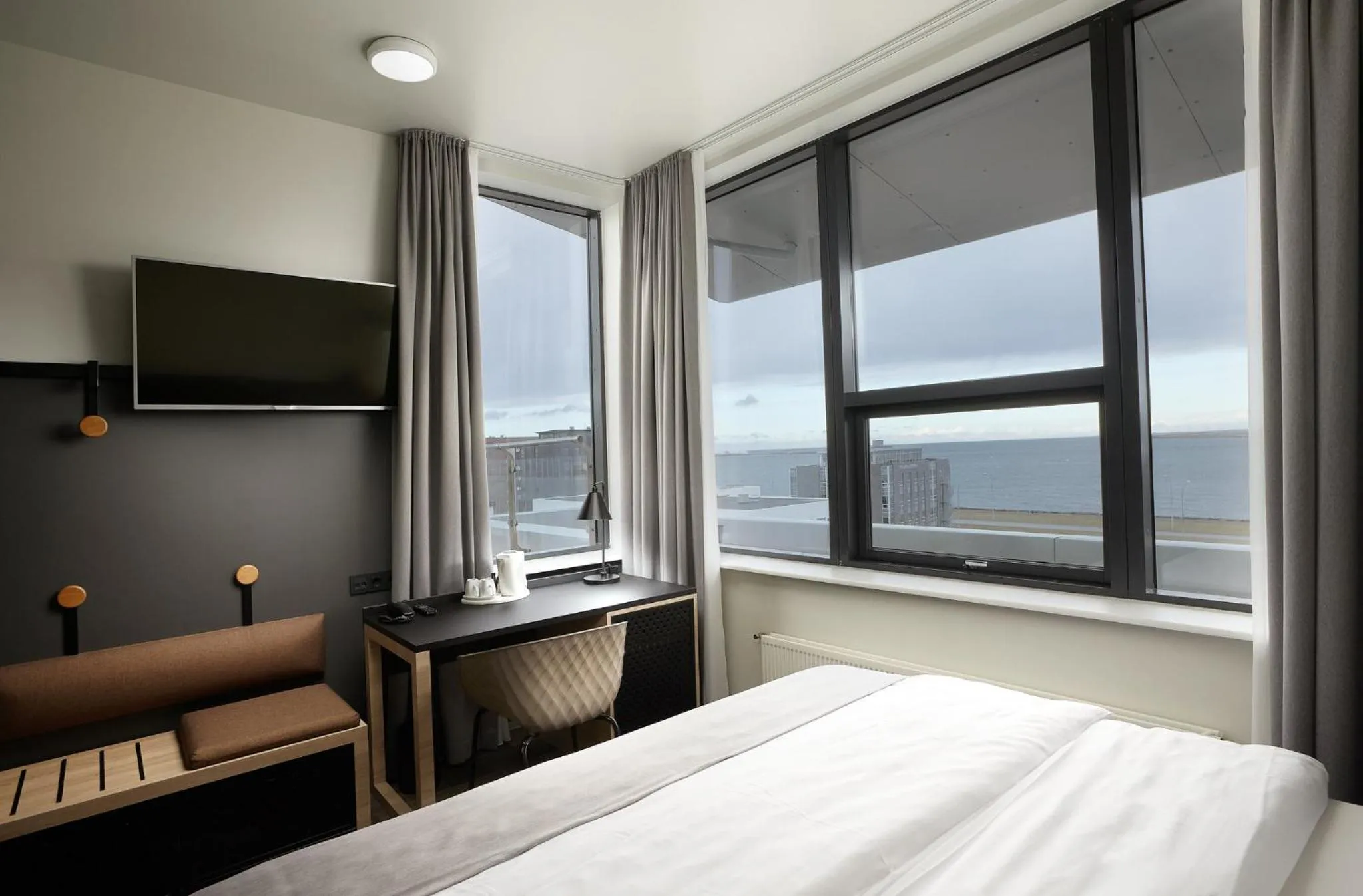 Bedroom, Bed in Hotel Cabin