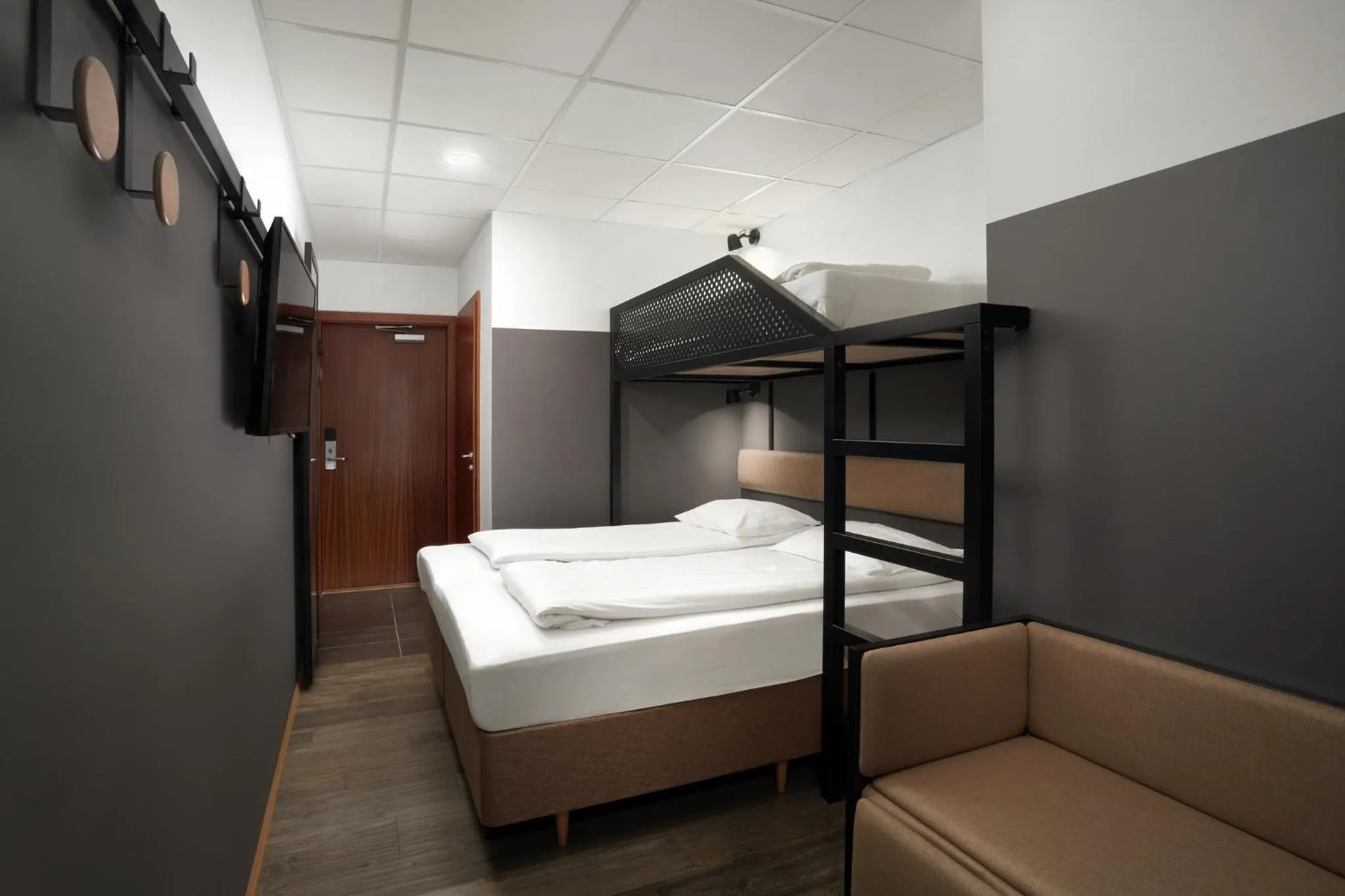 Bedroom, Bed in Hotel Cabin