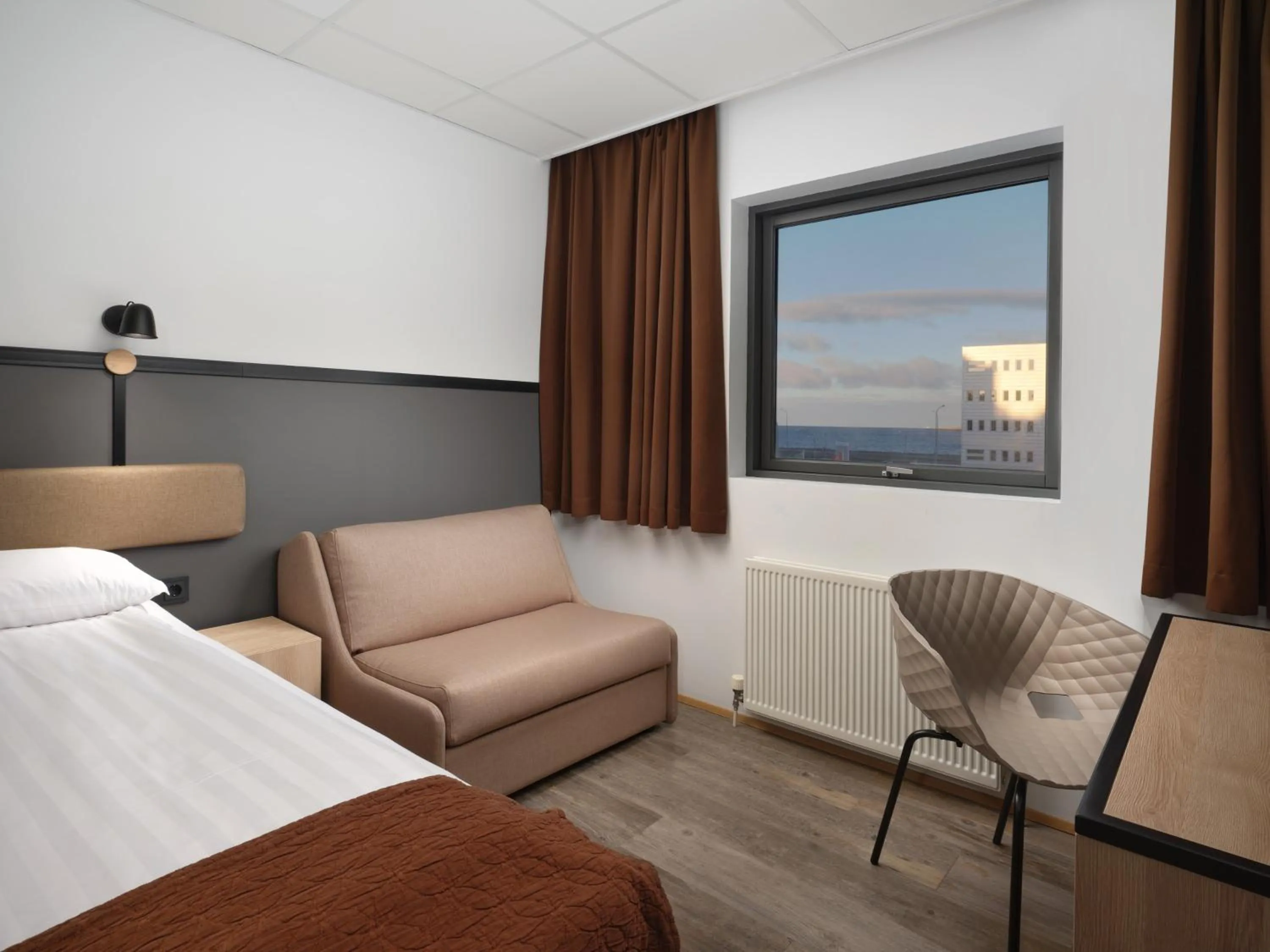 Bedroom, Bed in Hotel Cabin