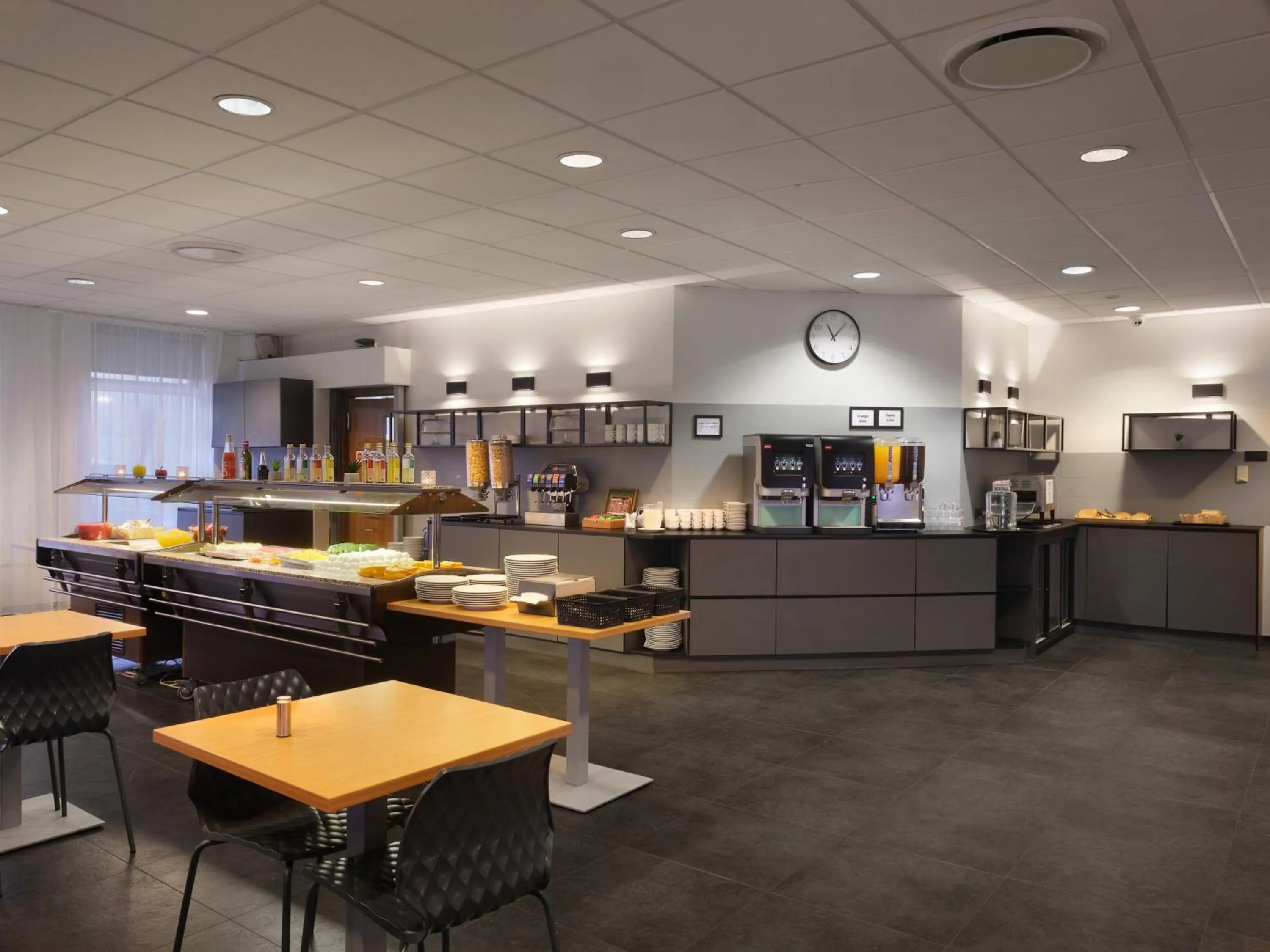 Breakfast in Hotel Cabin