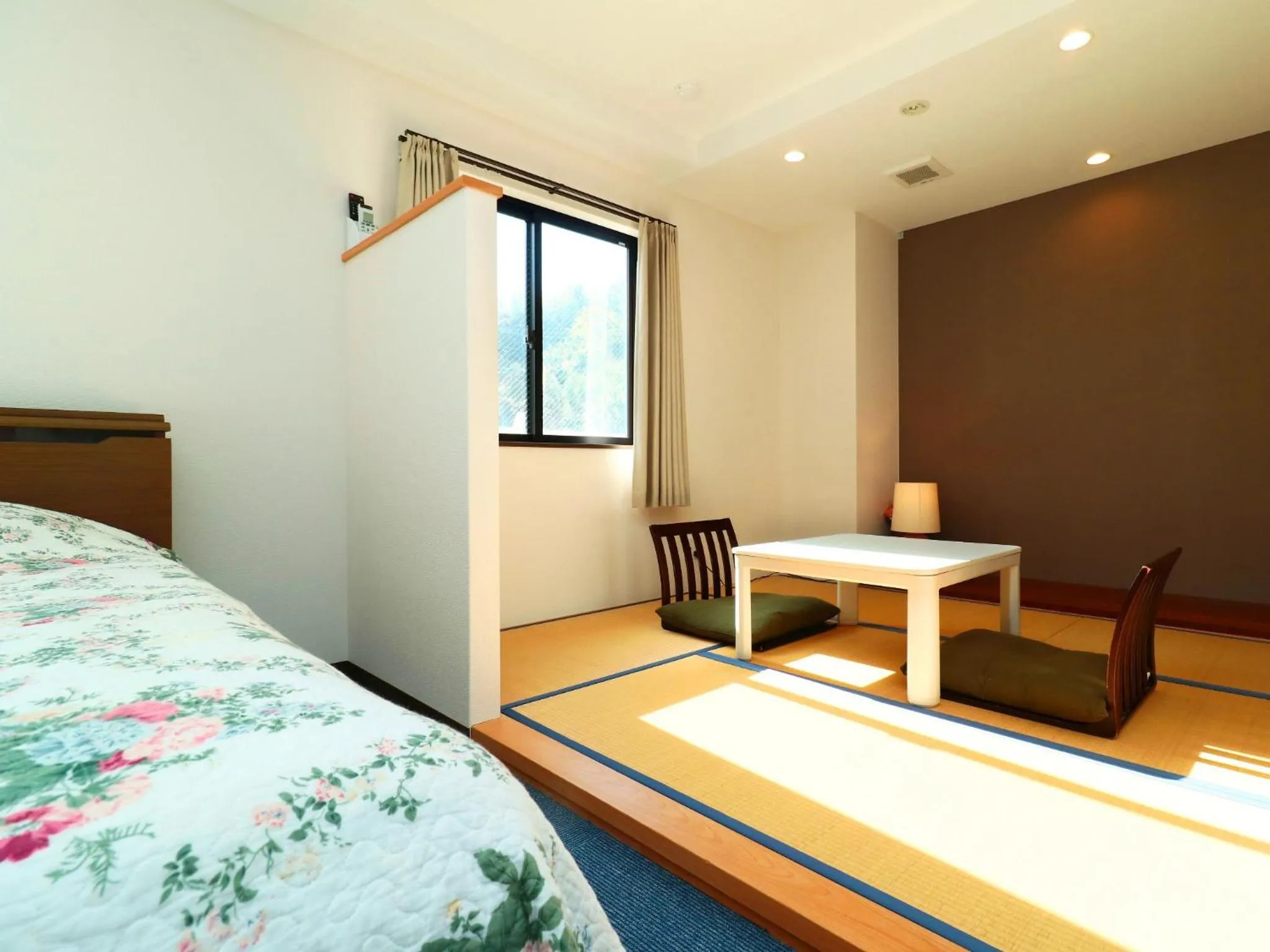 Photo of the whole room, Bed in Izu Kansya