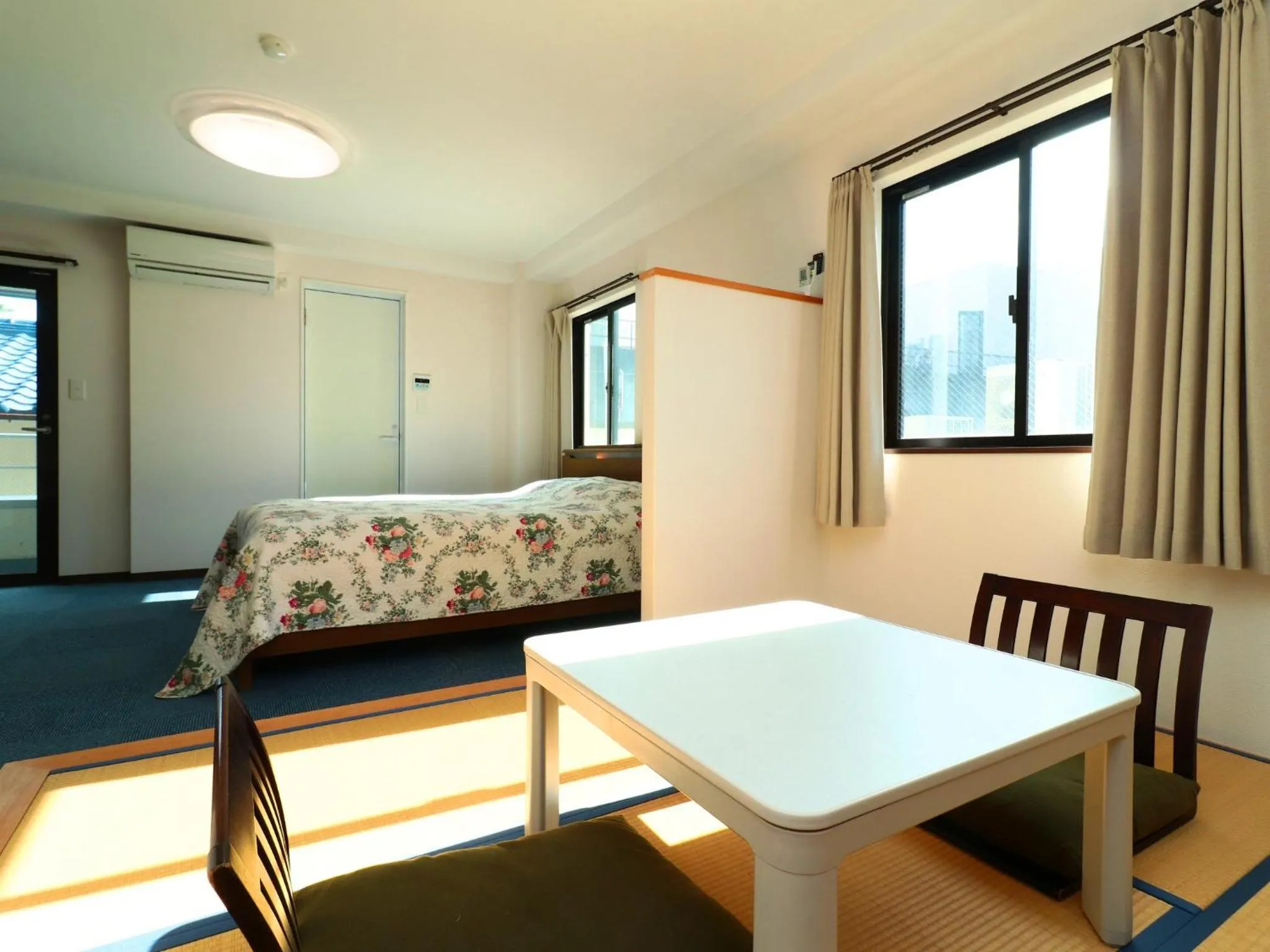 Photo of the whole room, Bed in Izu Kansya