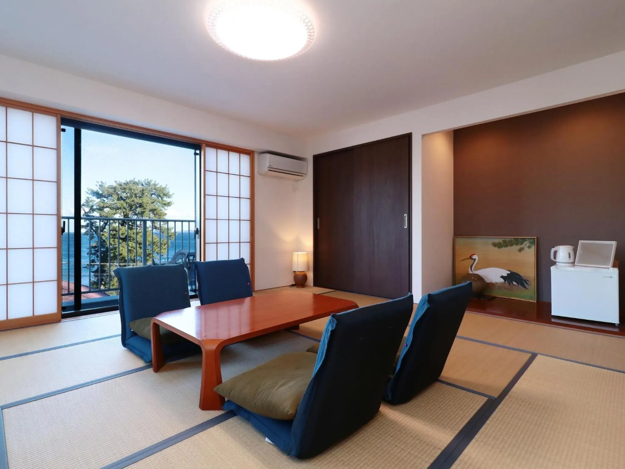 Photo of the whole room in Izu Kansya