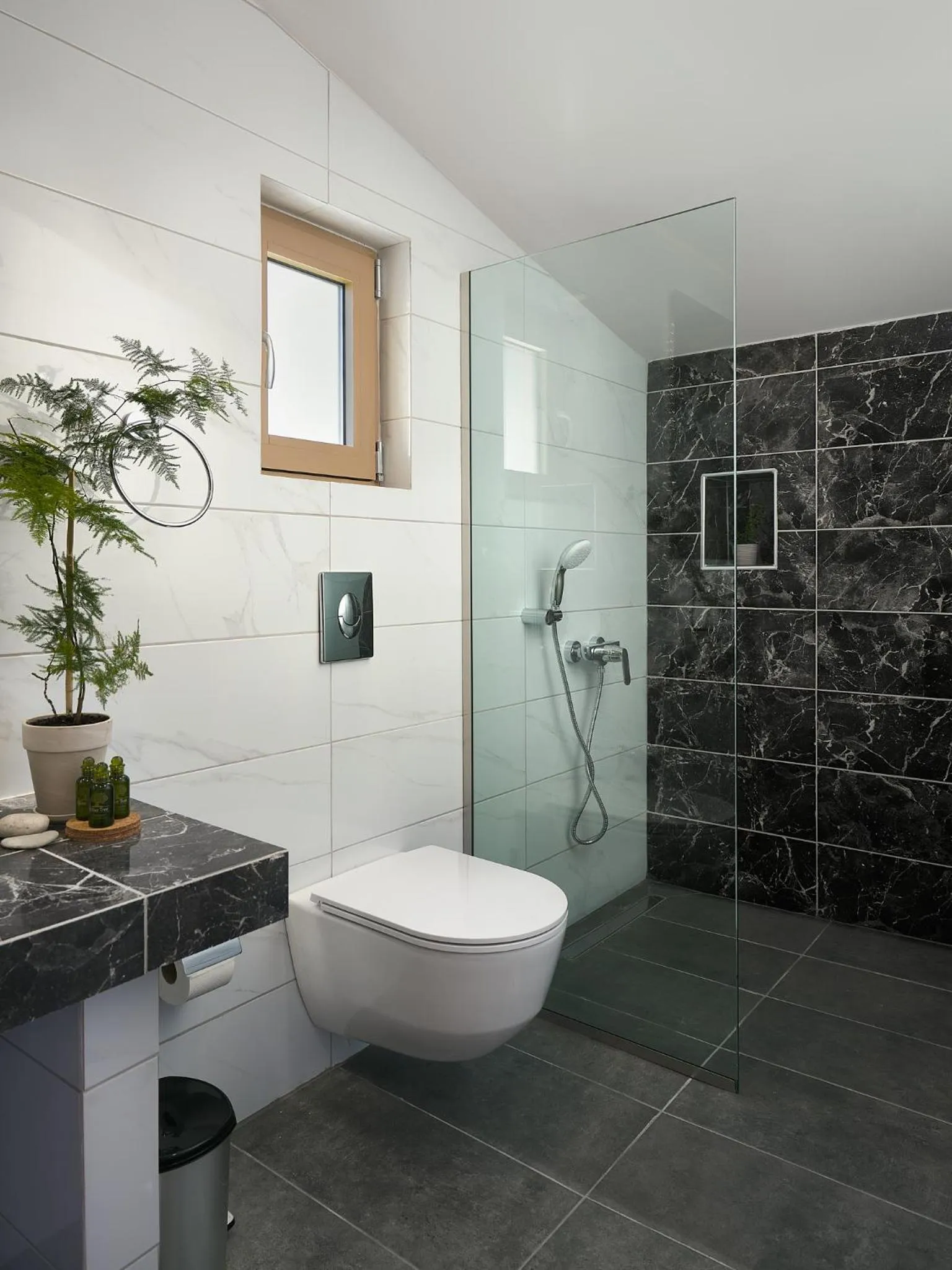 Shower in Grapevines Hotel