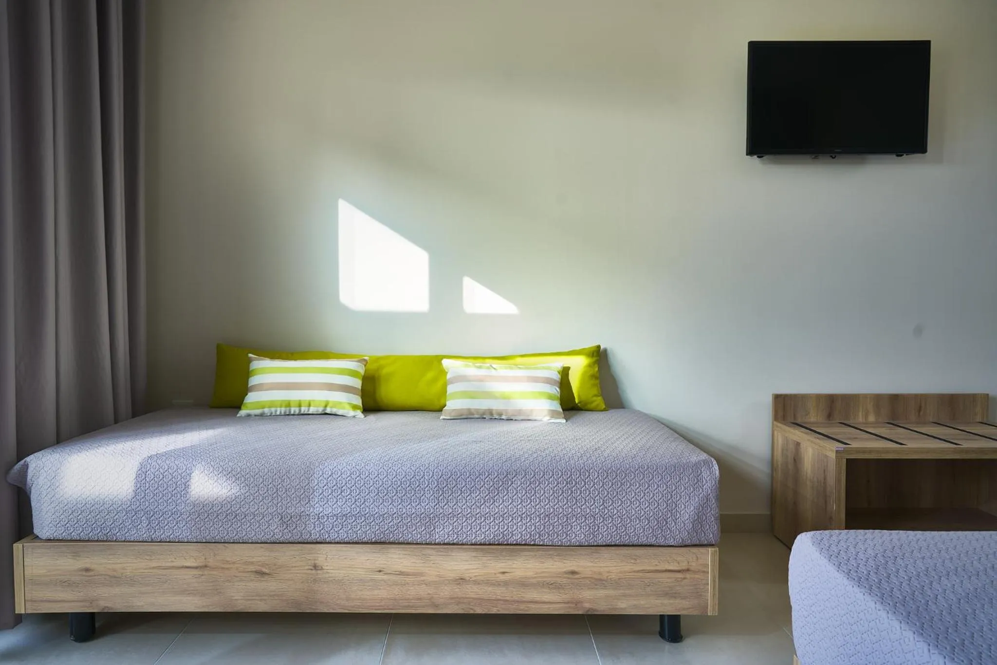 Bed in Grapevines Hotel