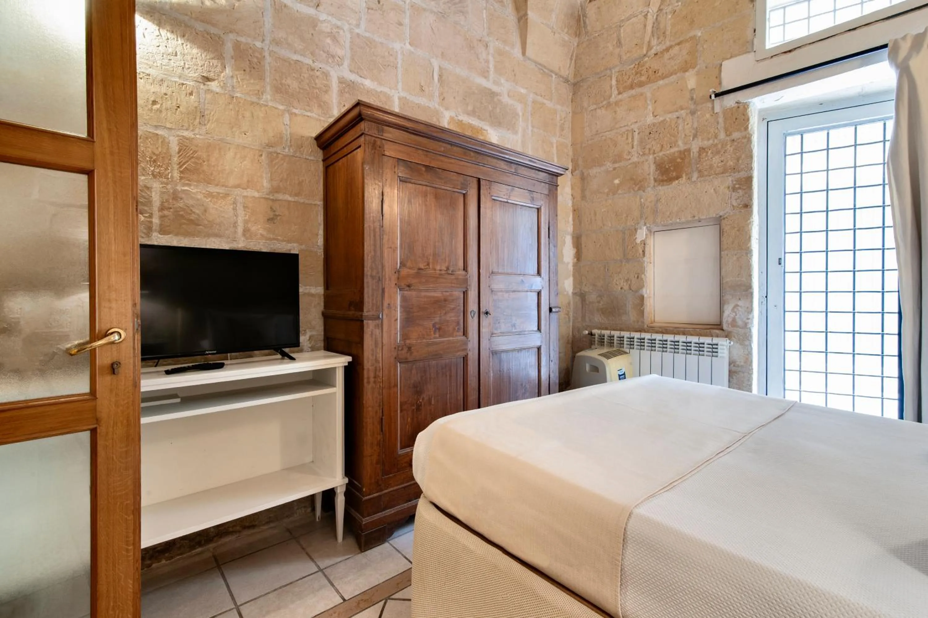Photo of the whole room, Bed in Chiesa Greca Suites - Lecce Selection