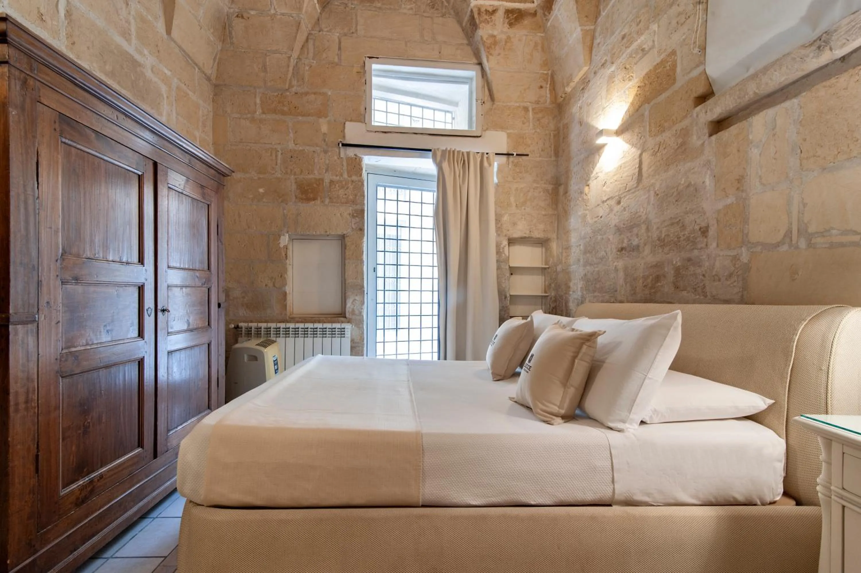 Photo of the whole room, Bed in Chiesa Greca Suites - Lecce Selection