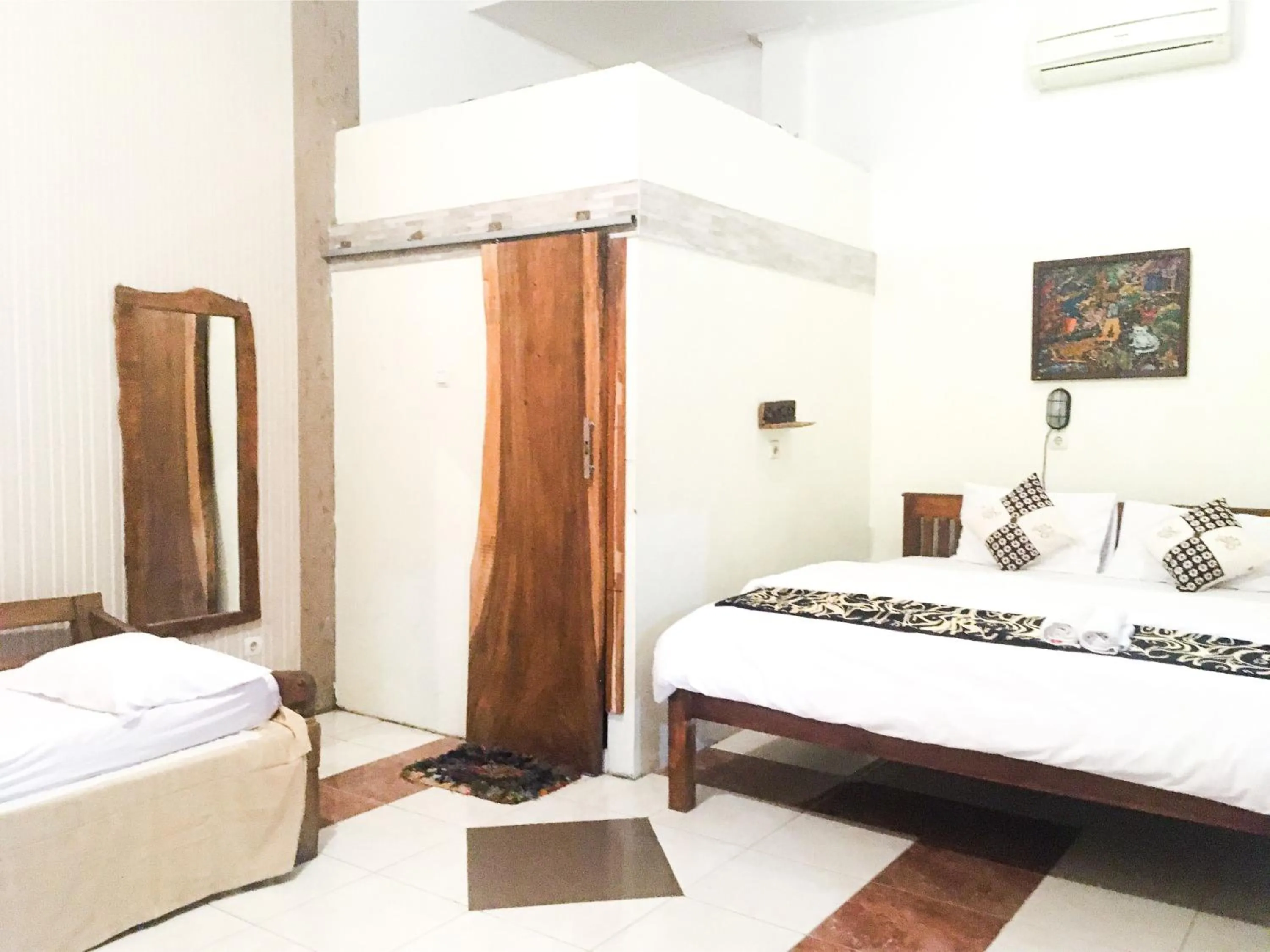 Bed in nDalem Joglo Krawitan Syariah