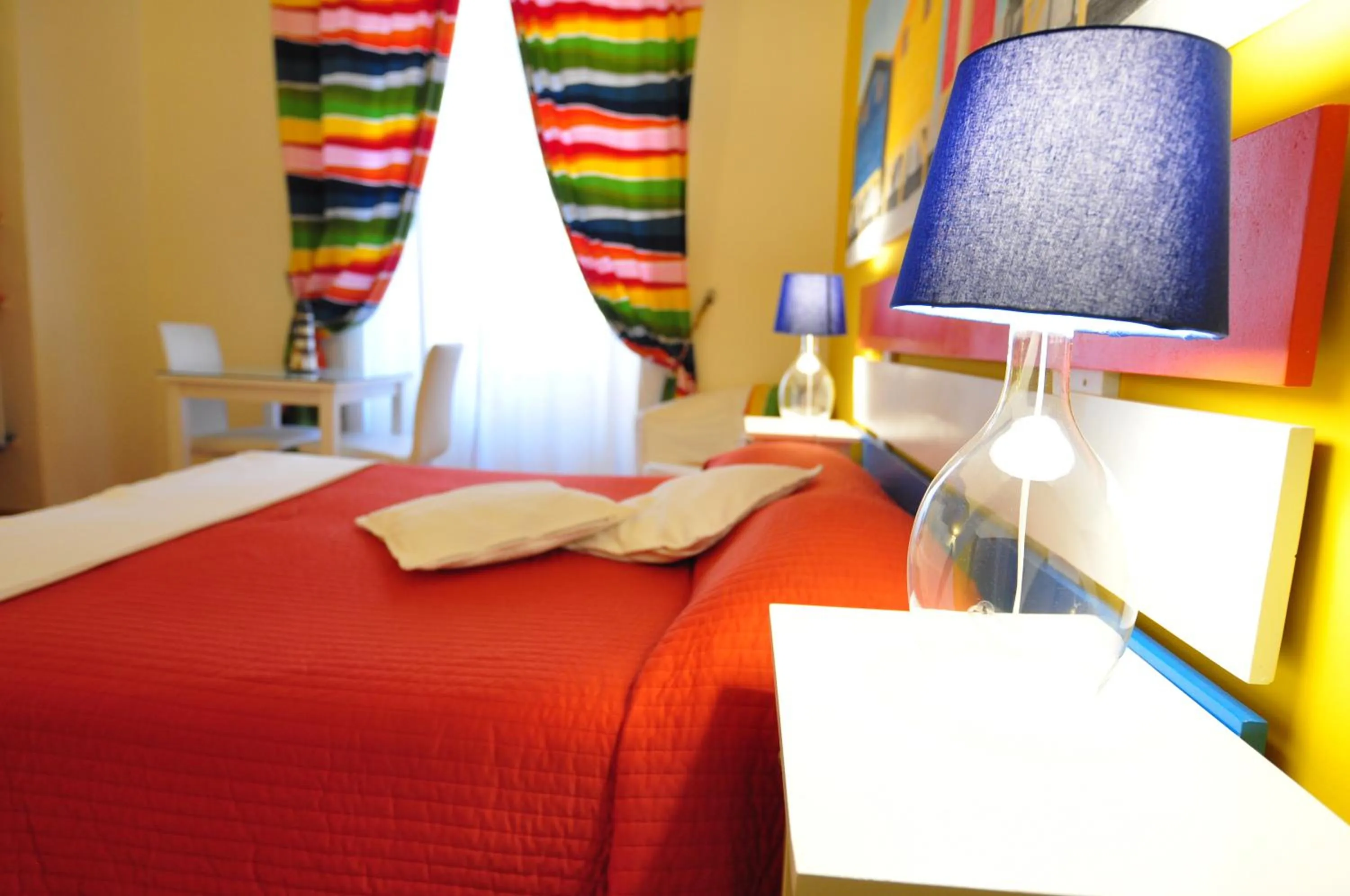 Photo of the whole room, Bed in QuodLibet