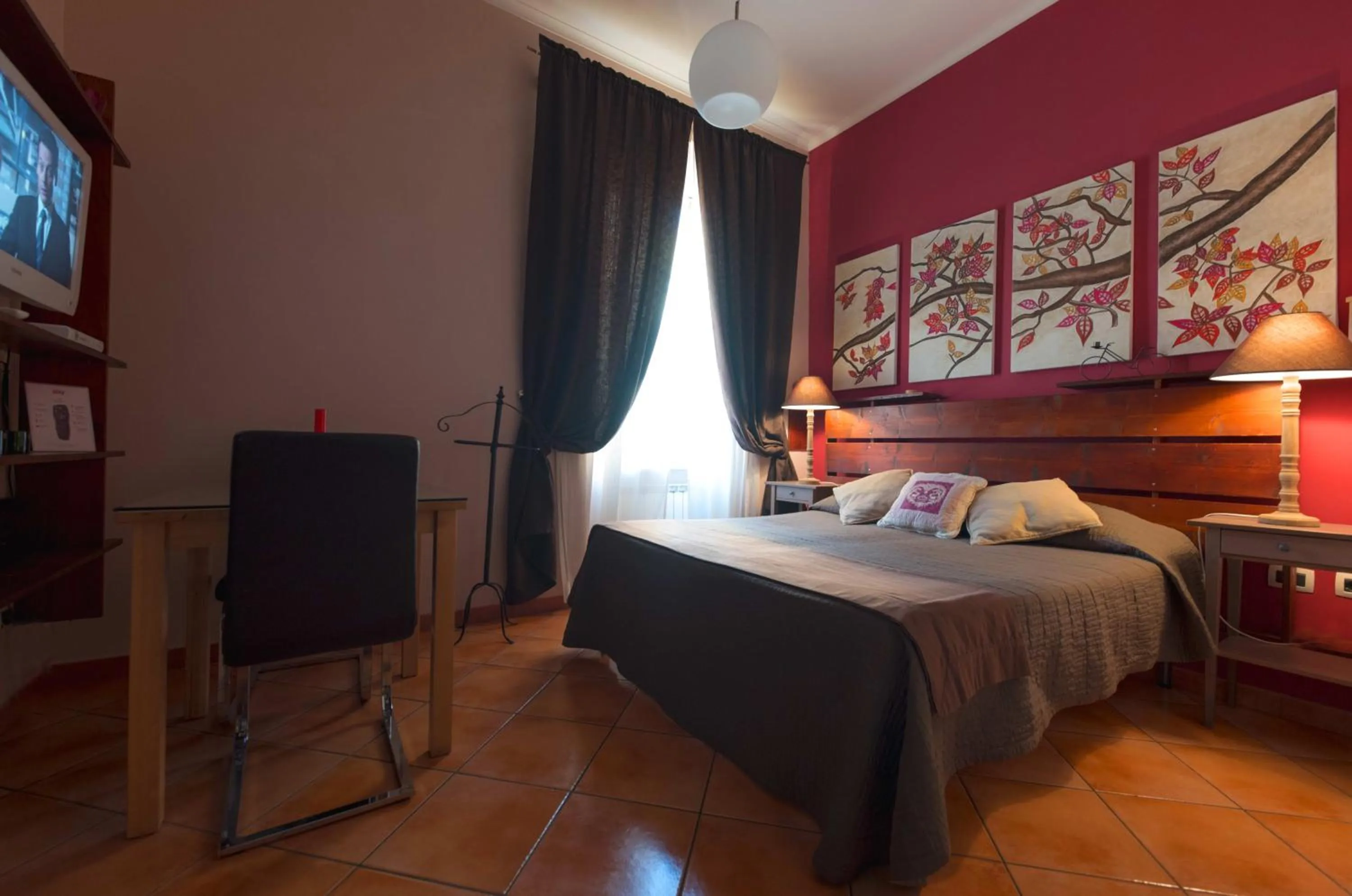 Photo of the whole room, Bed in QuodLibet