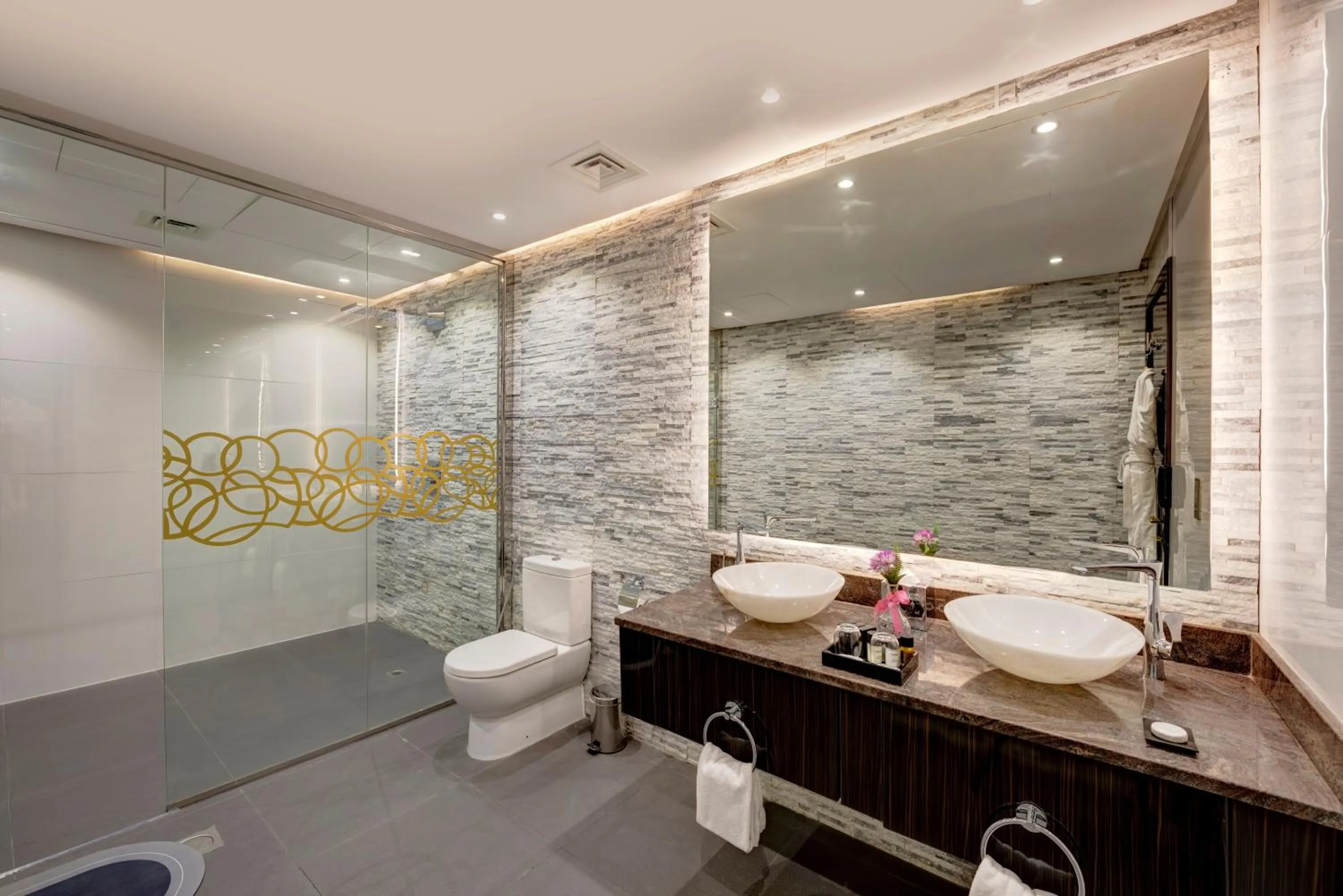 Toilet in Gevora Hotel