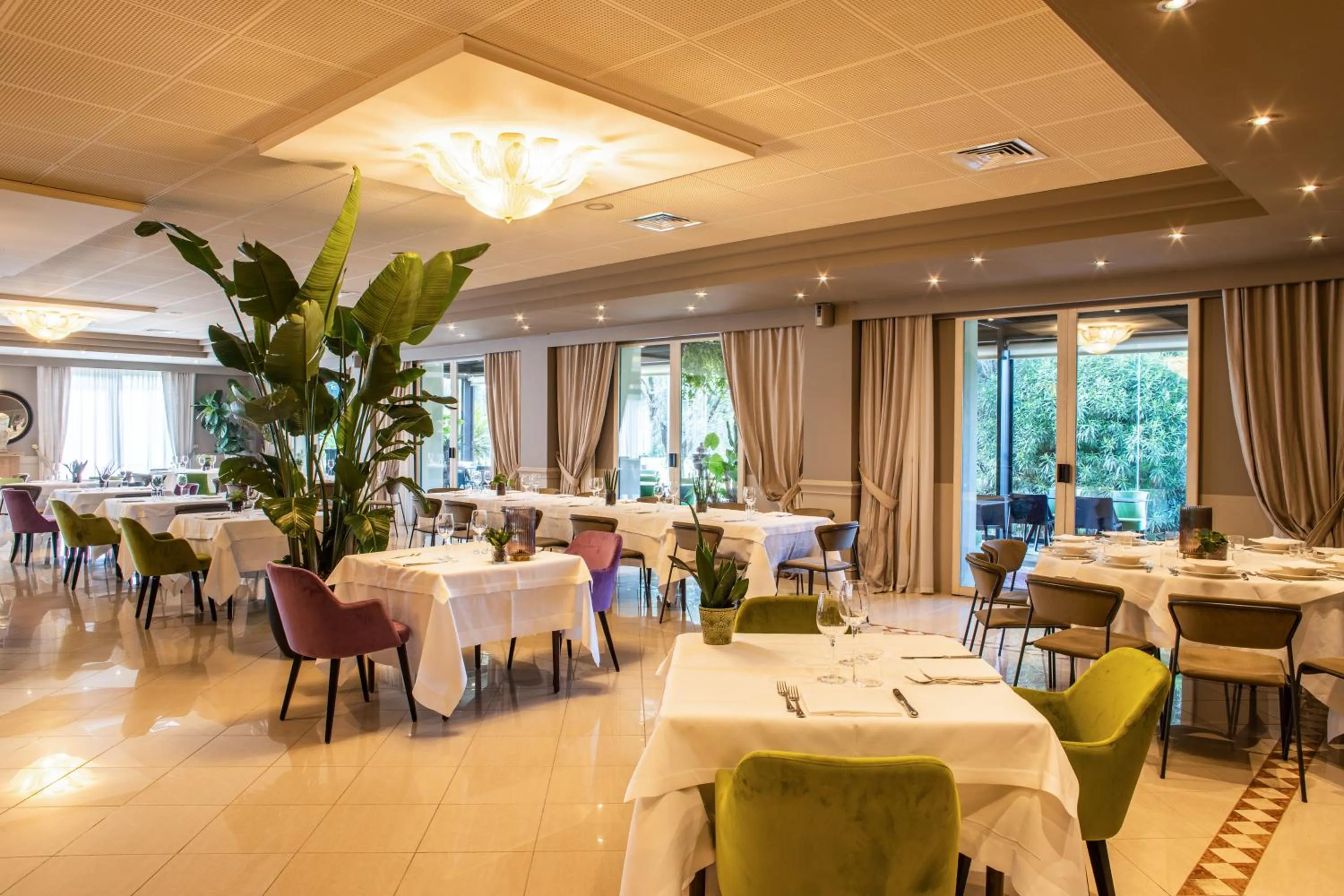 Restaurant/places to eat in Hotel Touring