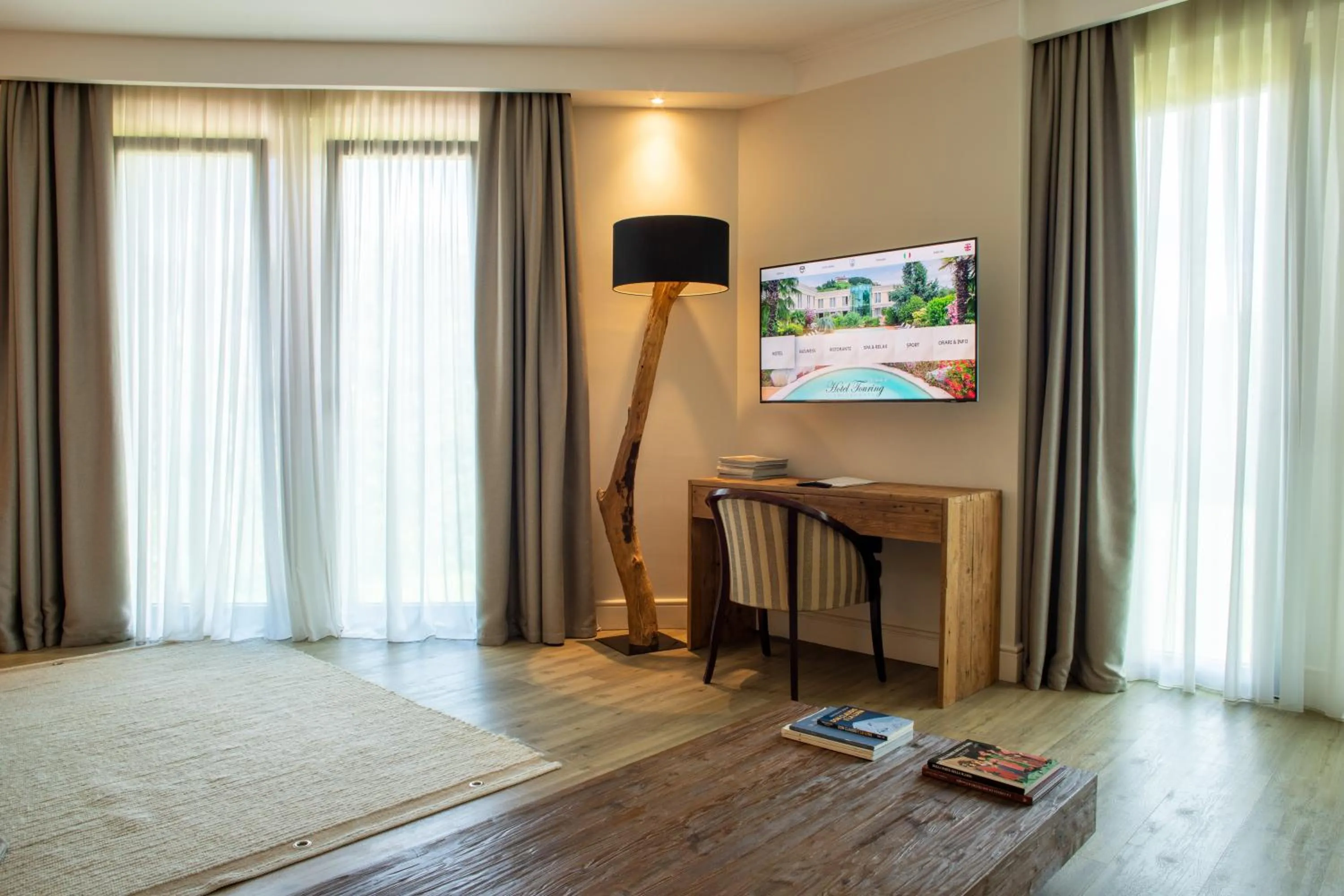 TV and multimedia in Hotel Touring