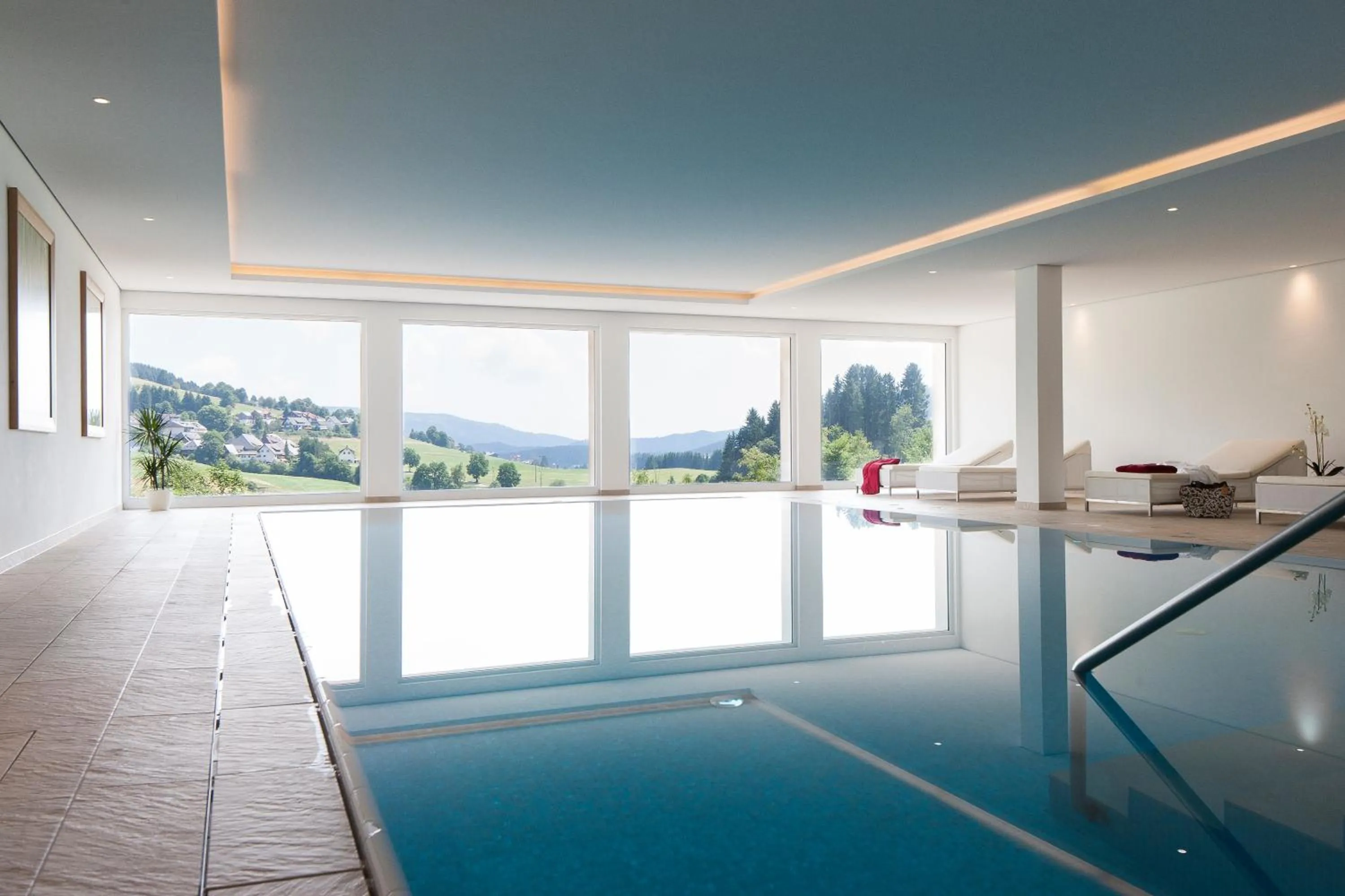 Swimming pool in Hotel Rössle