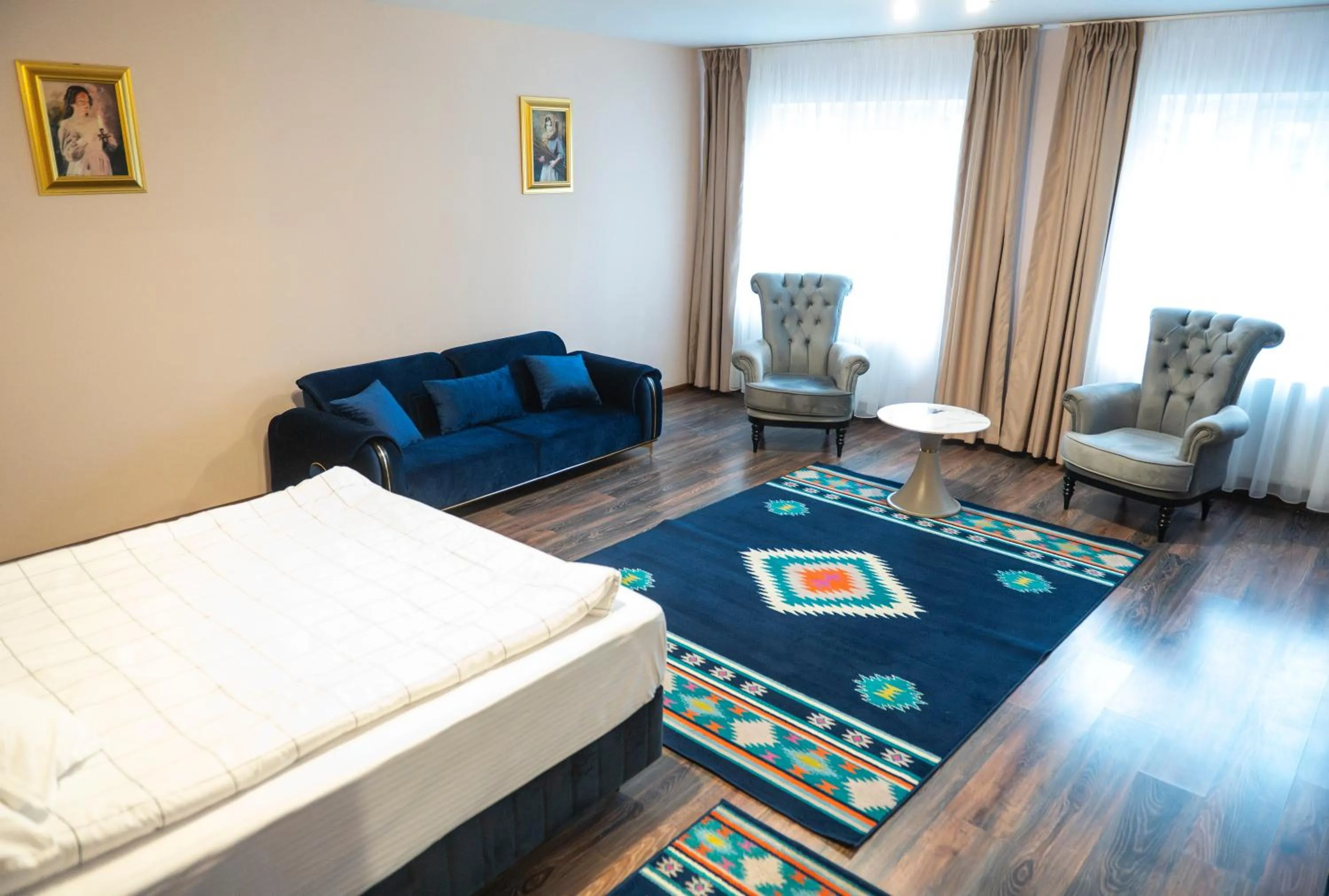 Photo of the whole room, Bed in Conacul Domnesc