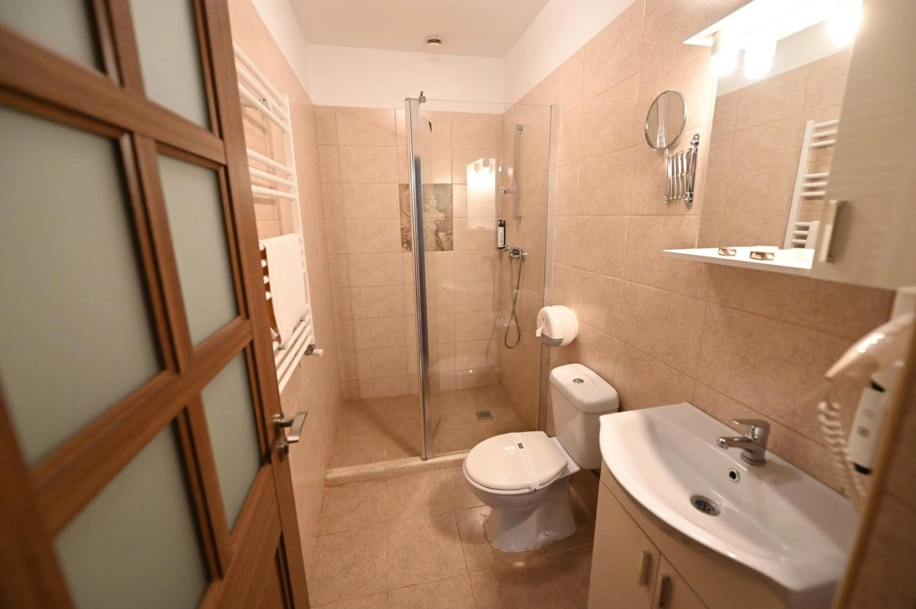 Shower in Conacul Domnesc