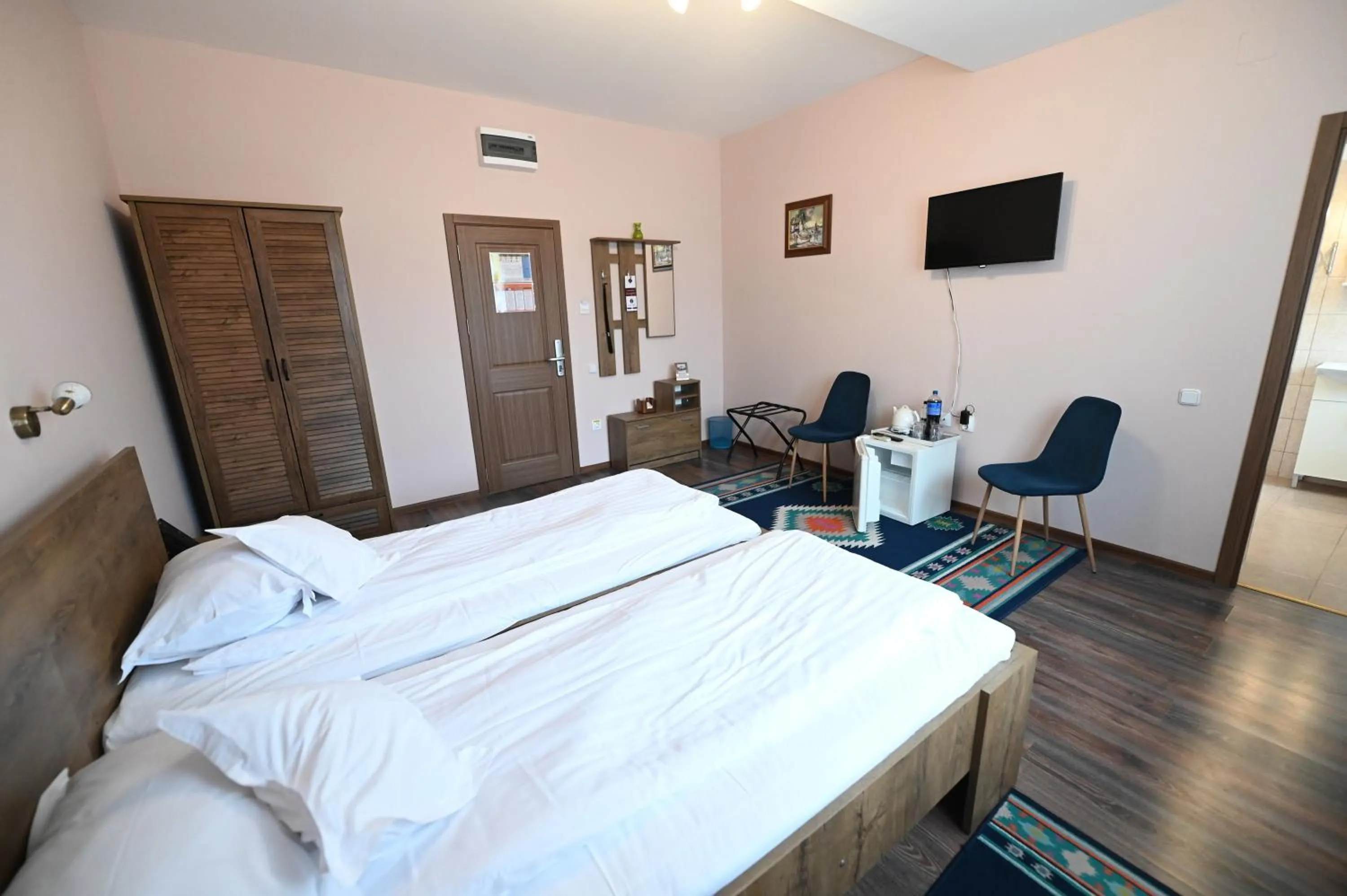 Photo of the whole room, Bed in Conacul Domnesc