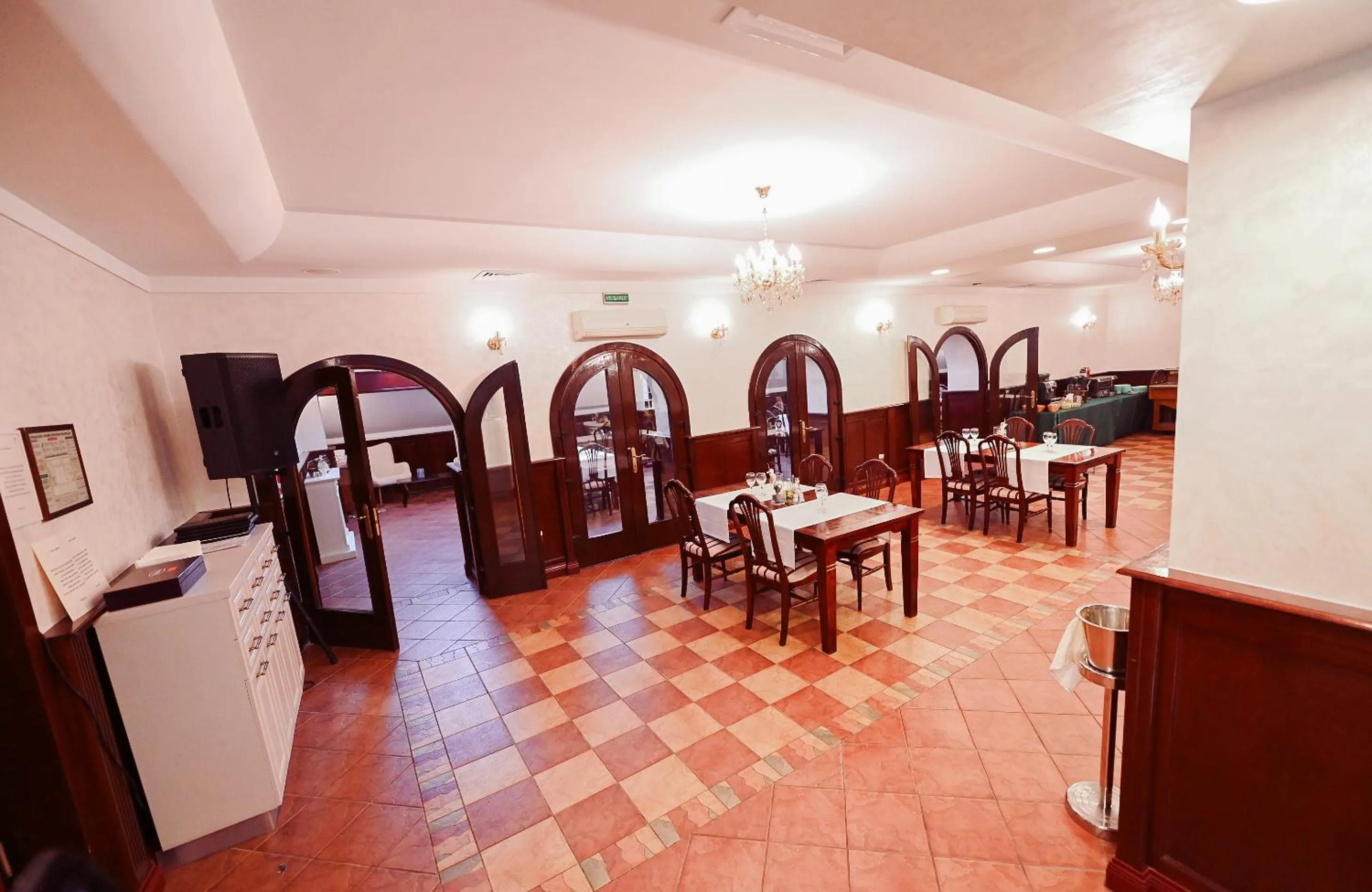 Restaurant/places to eat in Conacul Domnesc