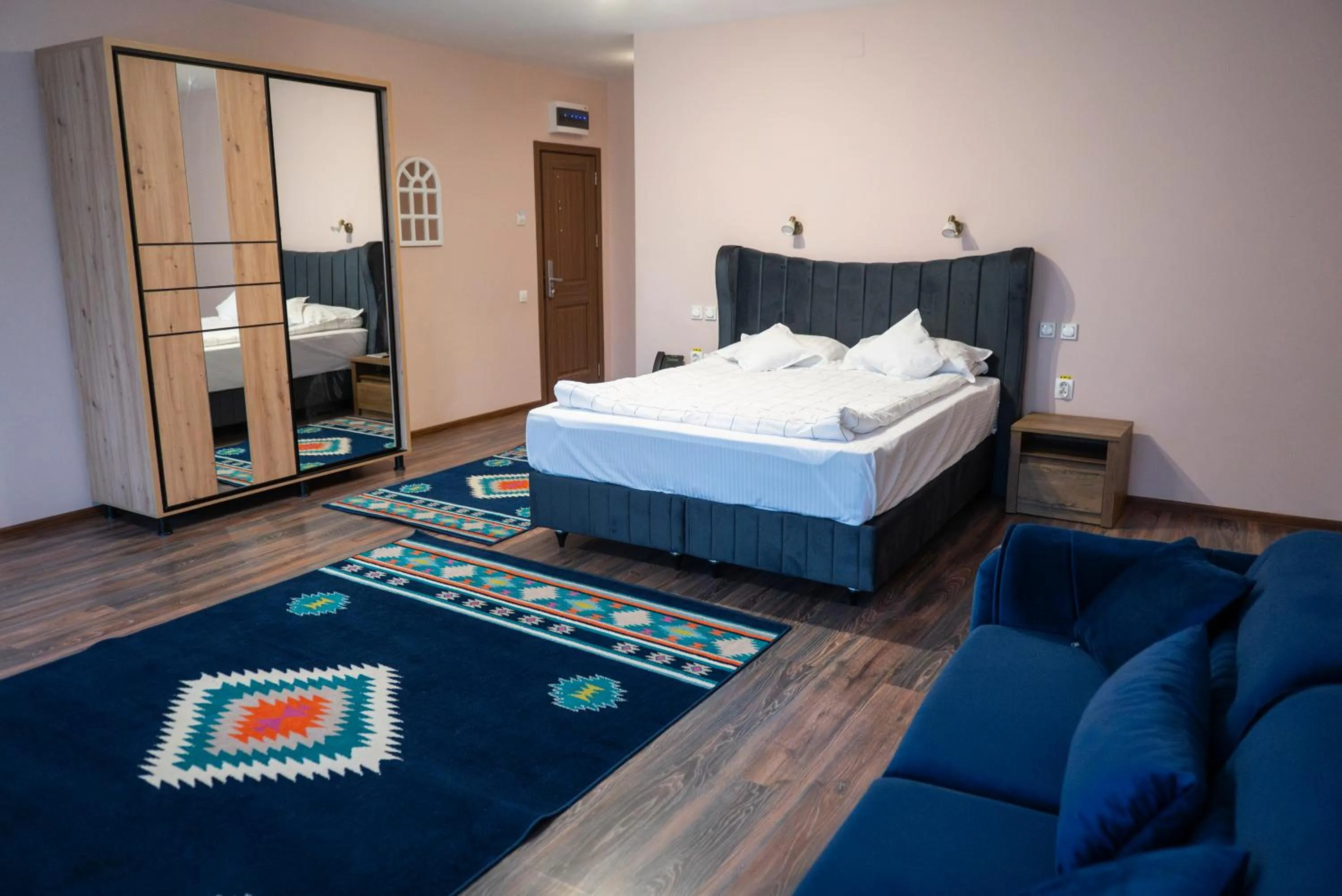 Photo of the whole room, Bed in Conacul Domnesc