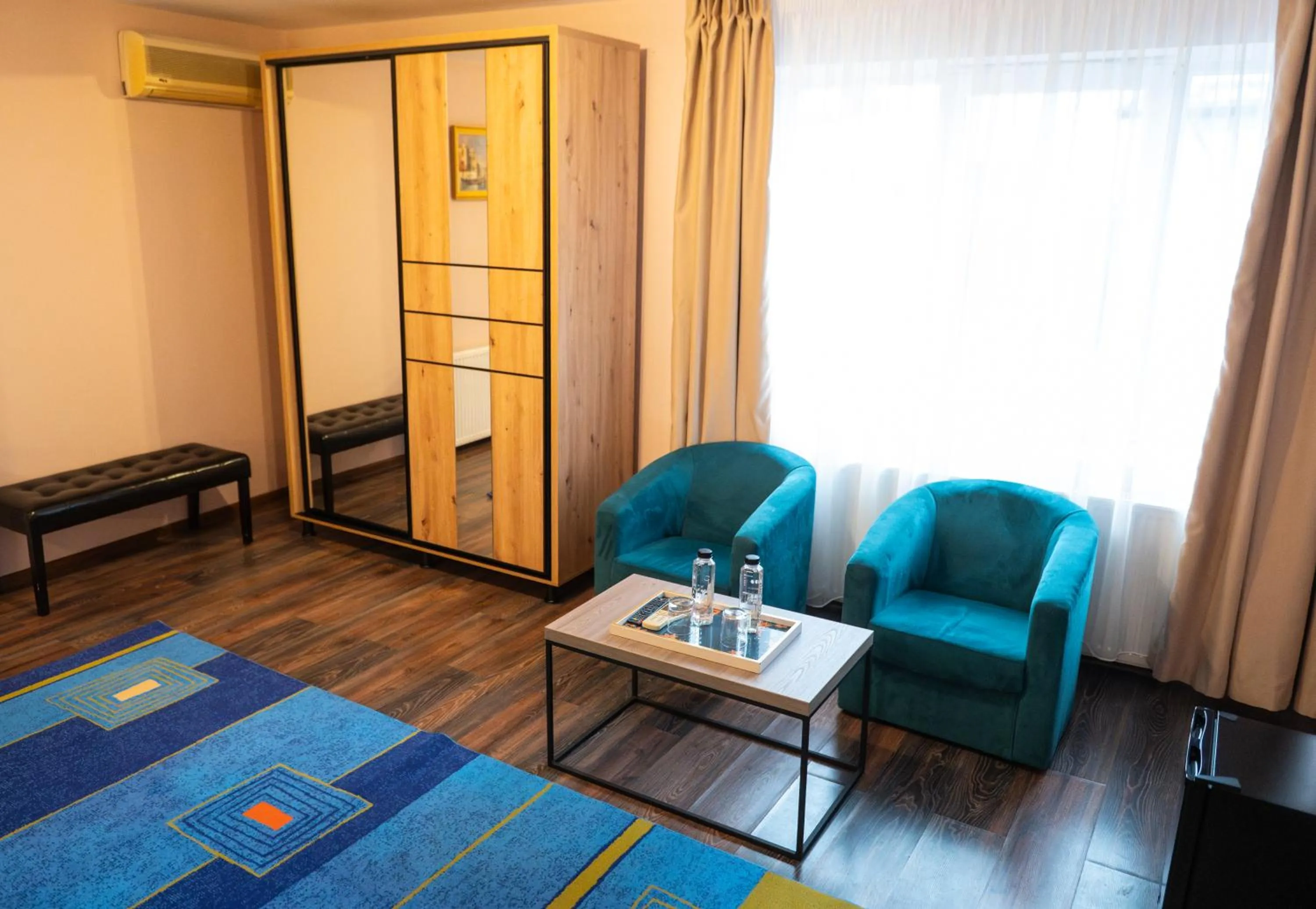 Photo of the whole room in Conacul Domnesc