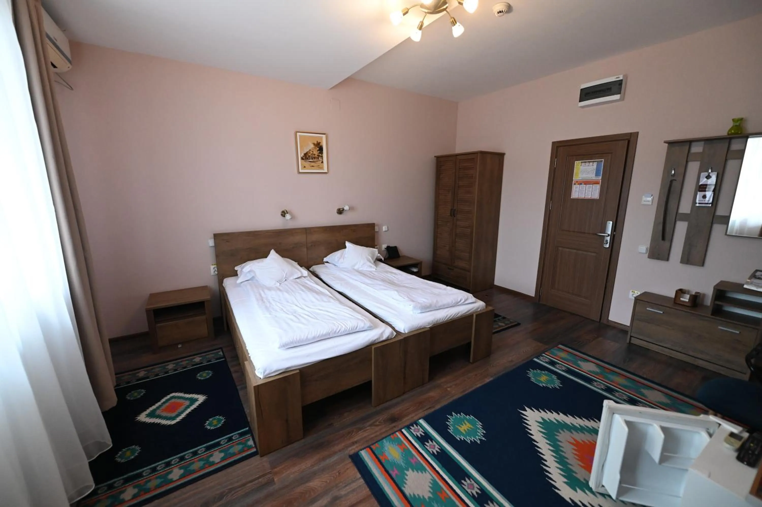 Photo of the whole room, Bed in Conacul Domnesc