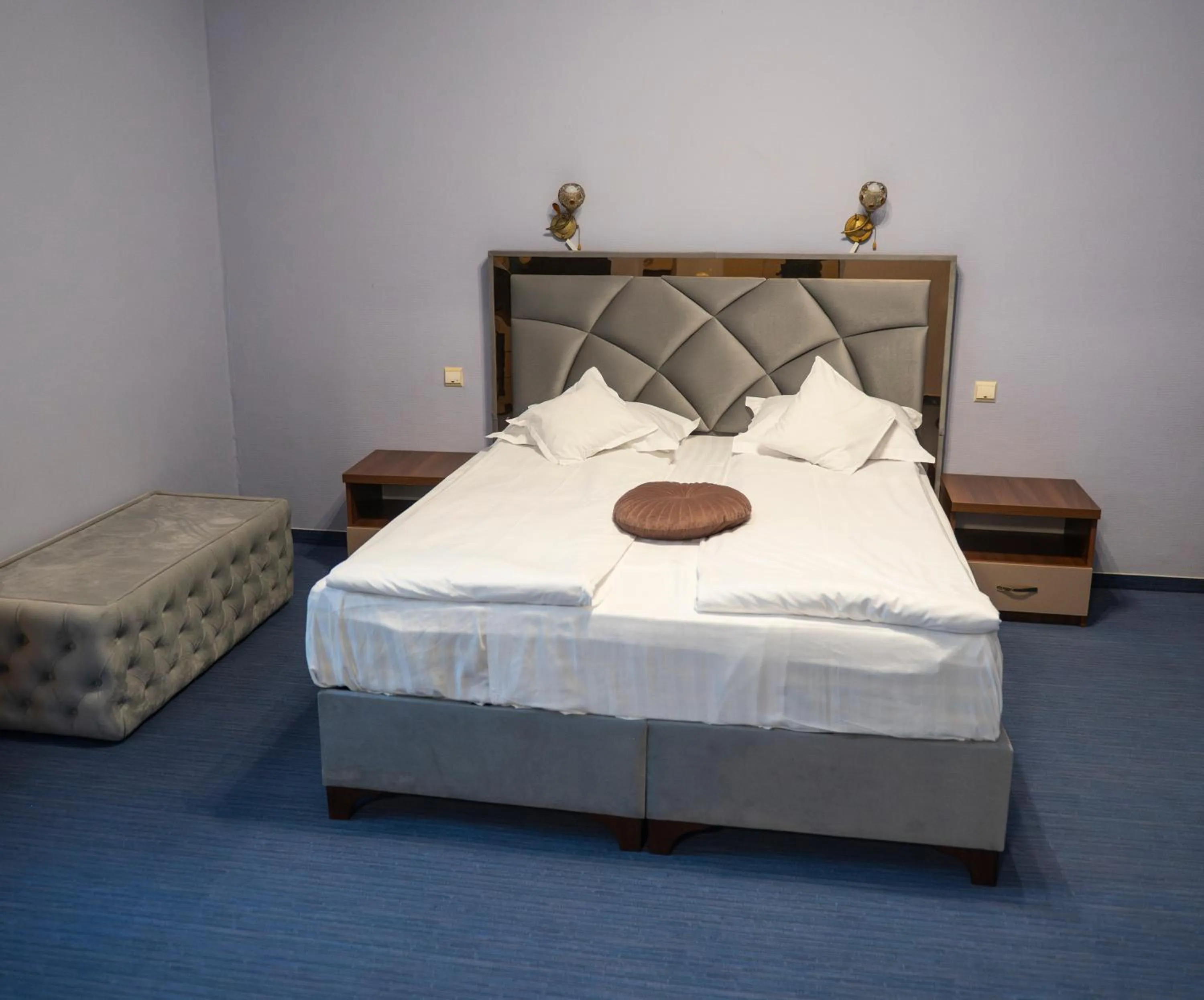 Photo of the whole room, Bed in Conacul Domnesc