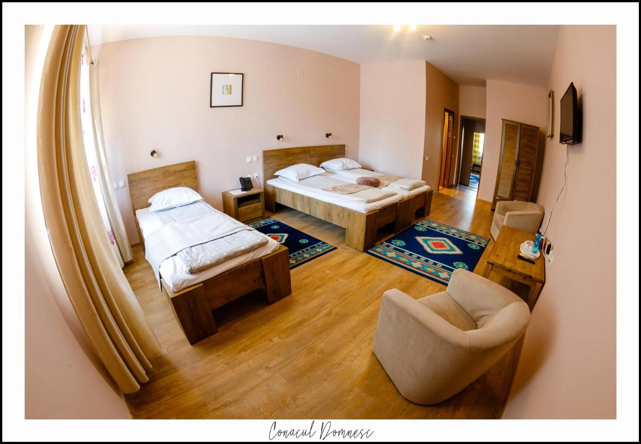 Photo of the whole room, Bed in Conacul Domnesc