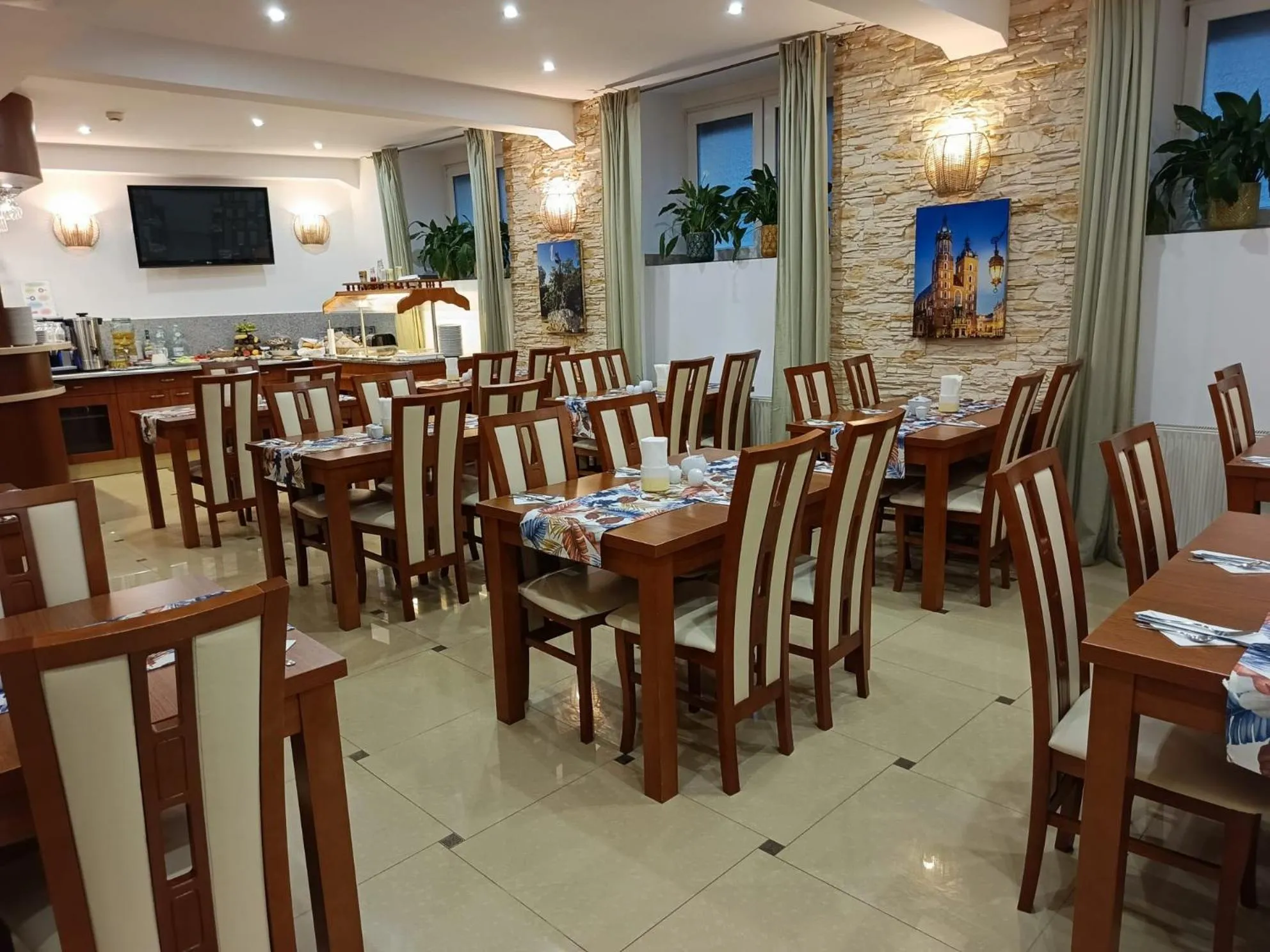 Restaurant/places to eat in Aparthotel Adler