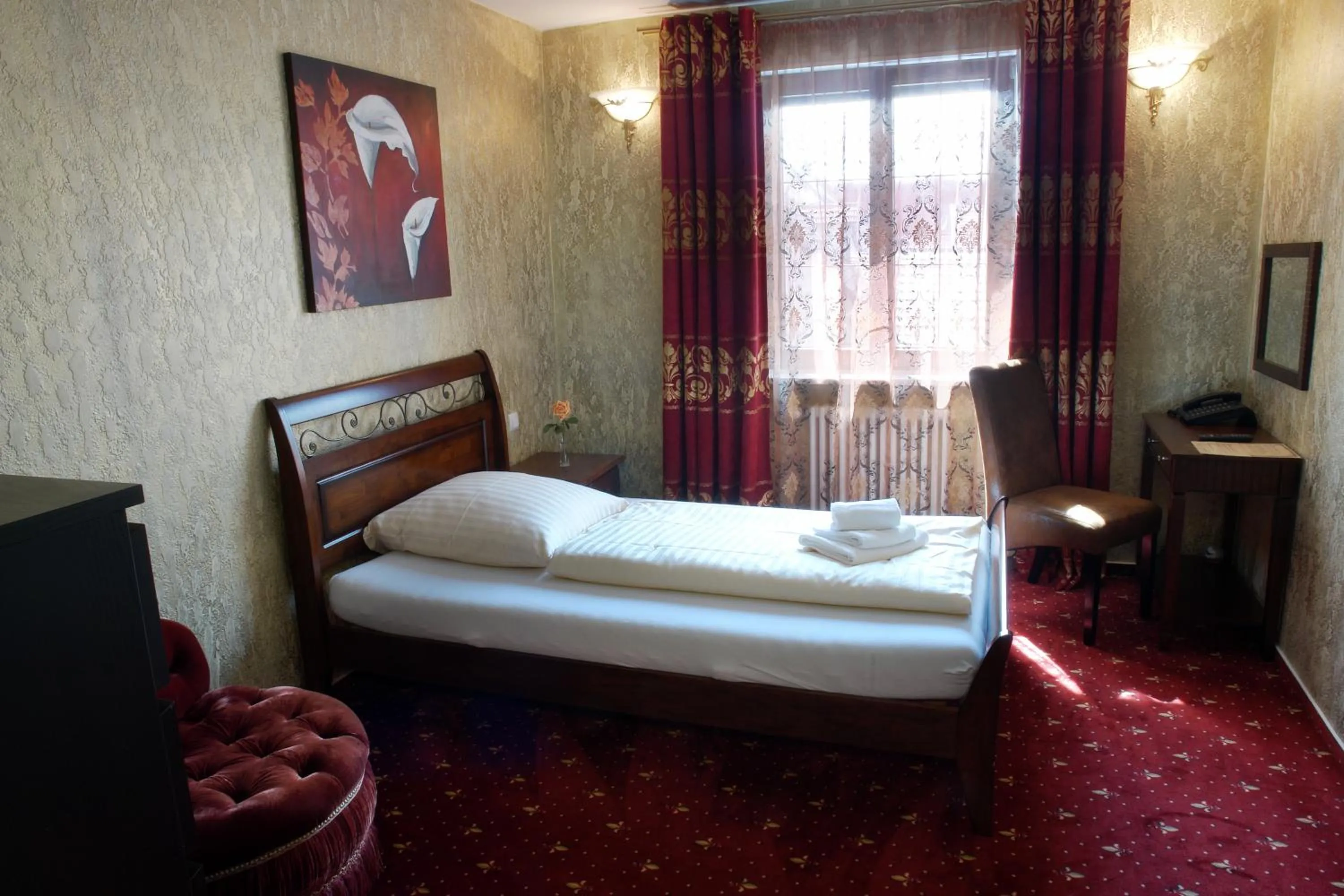 Photo of the whole room, Bed in Hotel Krone