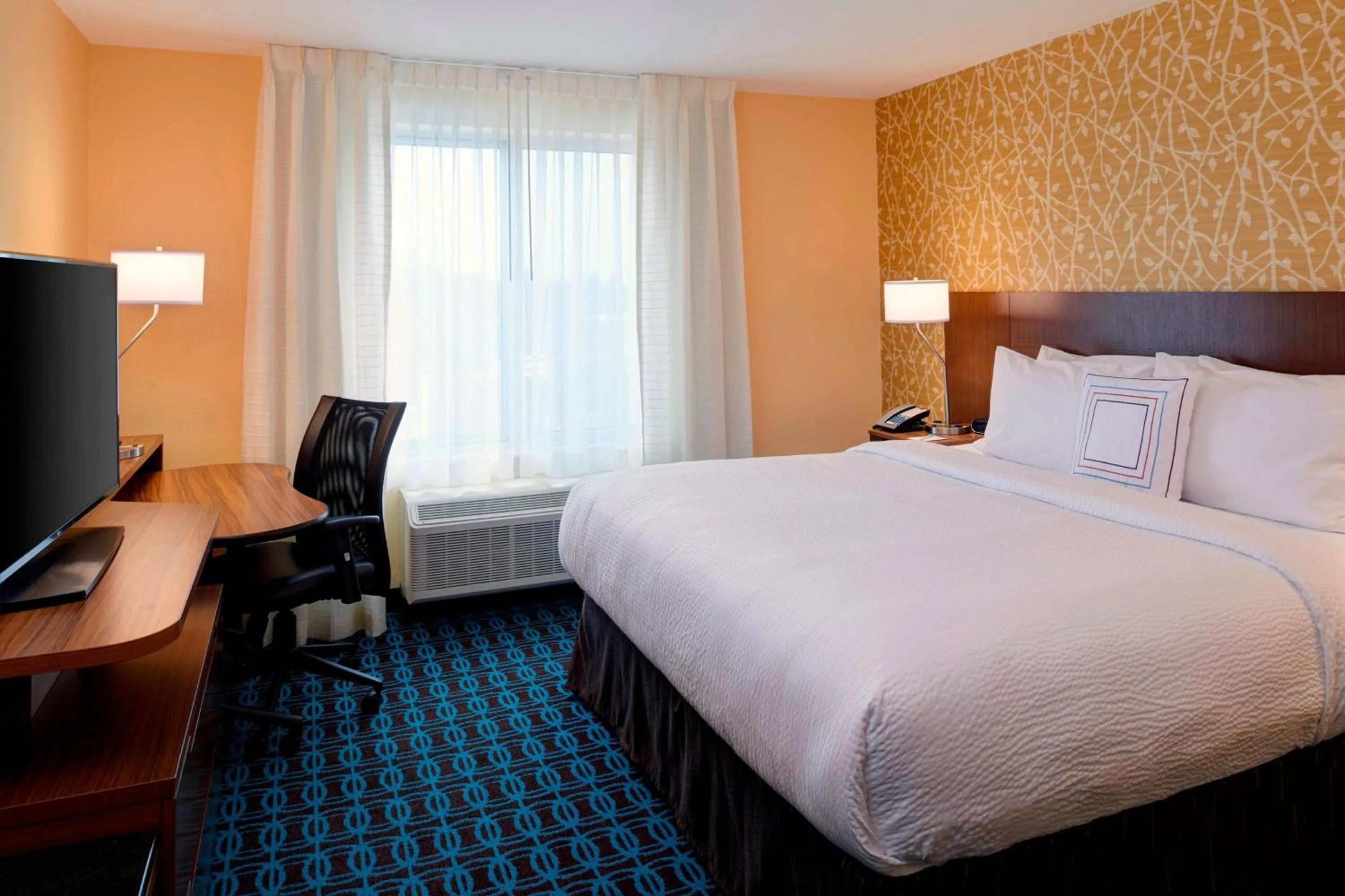 Photo of the whole room, Bed in Fairfield Inn & Suites By Marriott Ann Arbor Ypsilanti