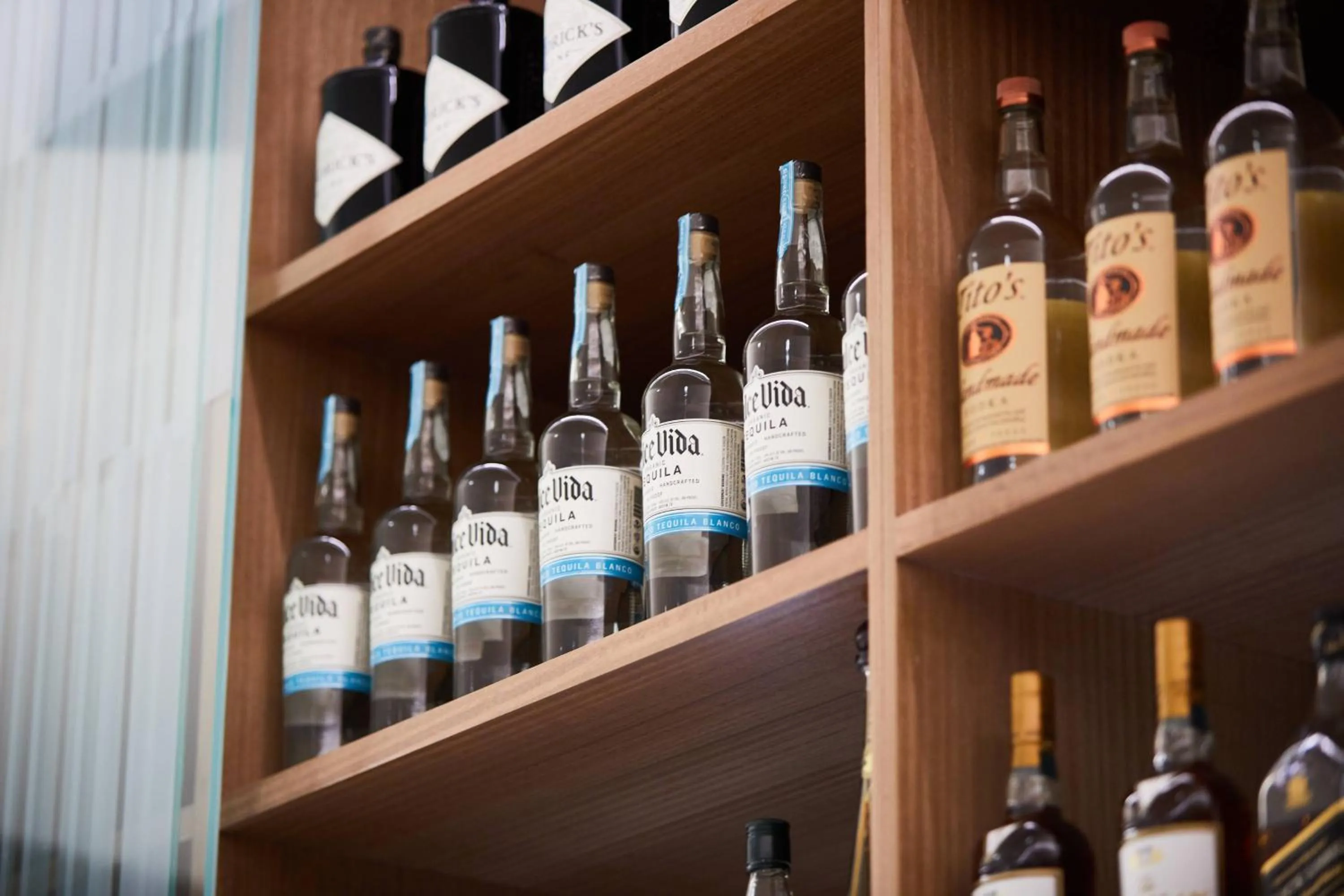 Lounge or bar in AC Hotel By Marriott Dallas By The Galleria