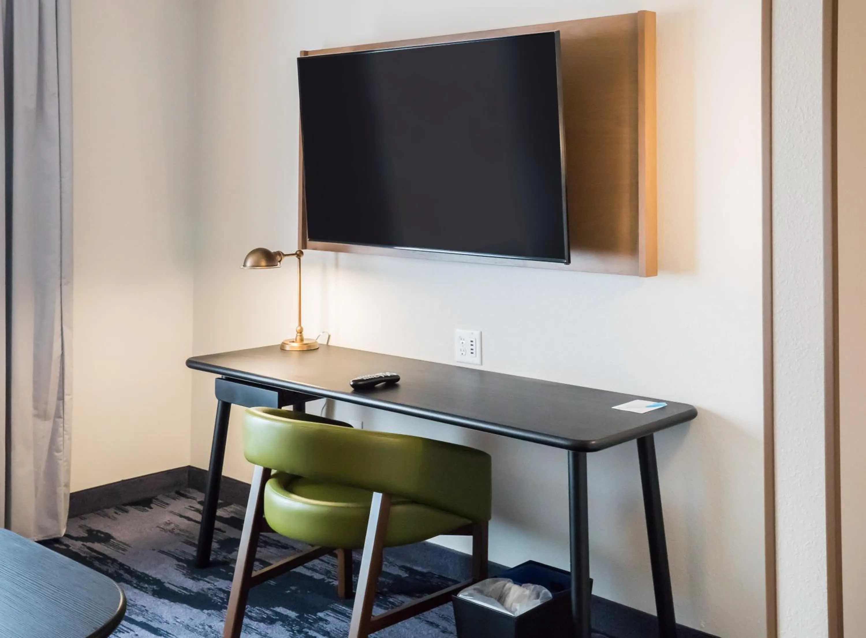 TV and multimedia in Fairfield Inn & Suites by Marriott Melbourne Viera Town Center