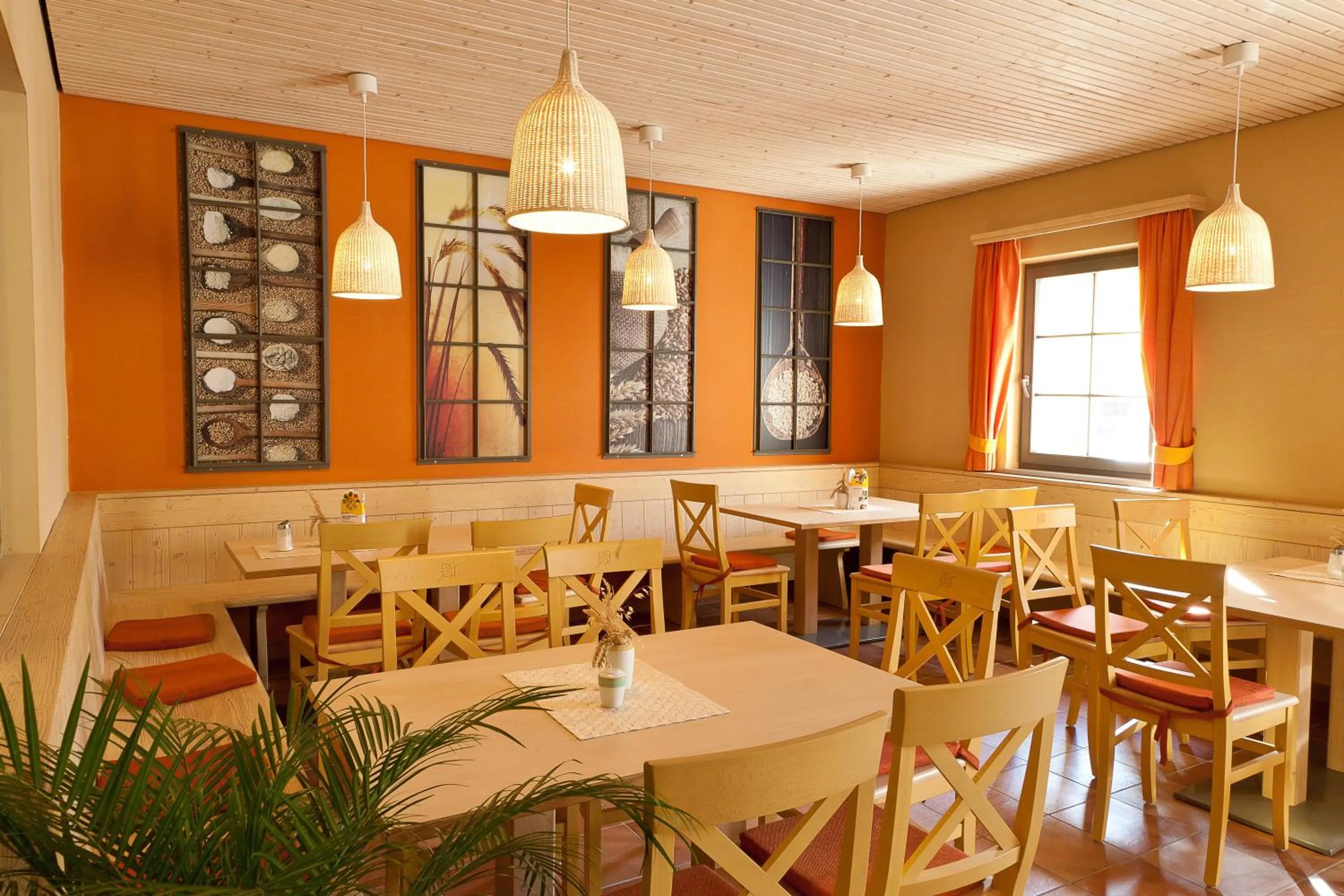 Restaurant/places to eat in JUFA Hotel Weinviertel - Eselsmühle