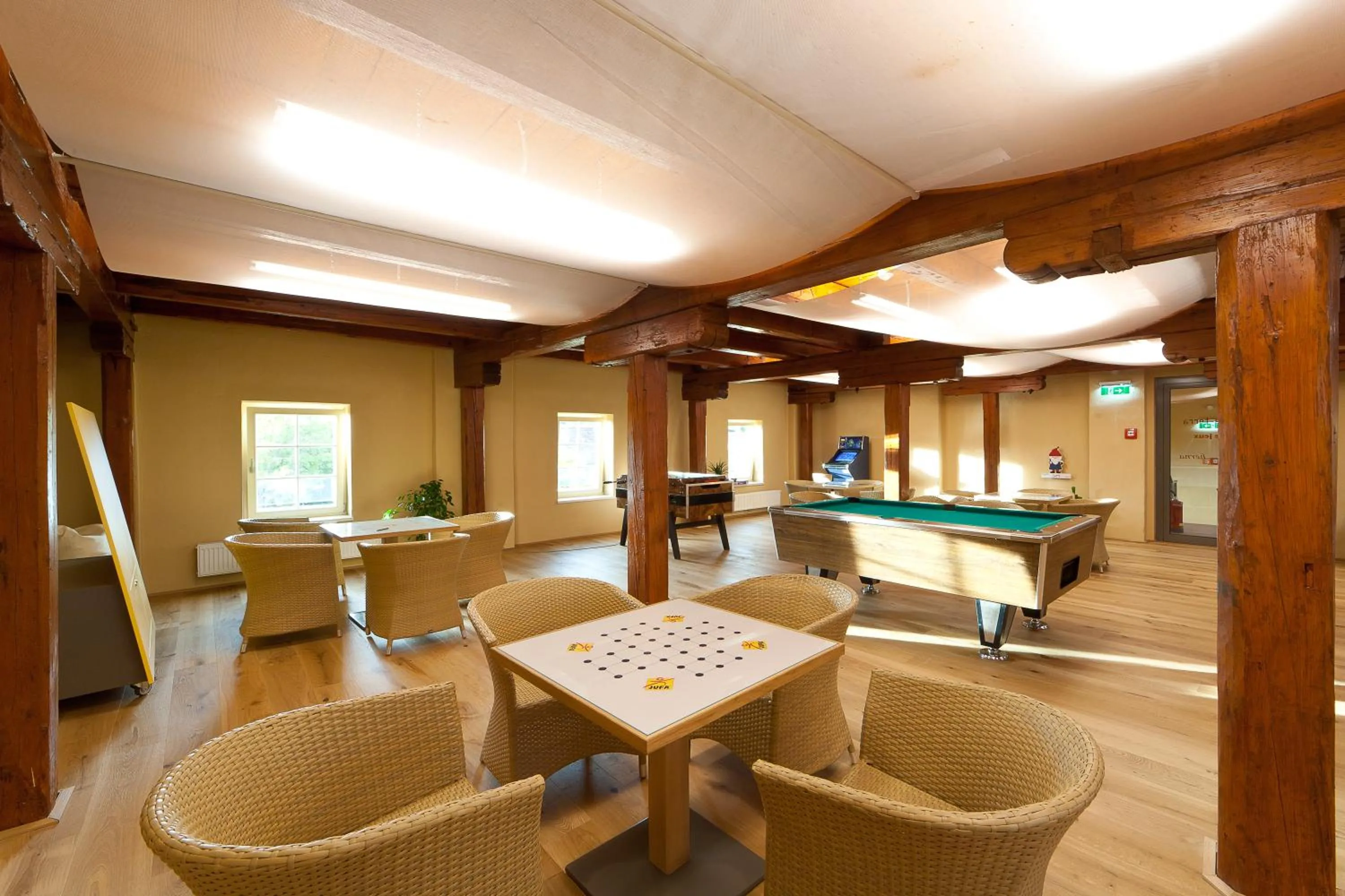 Billiard in JUFA Hotel Weinviertel - Eselsmühle