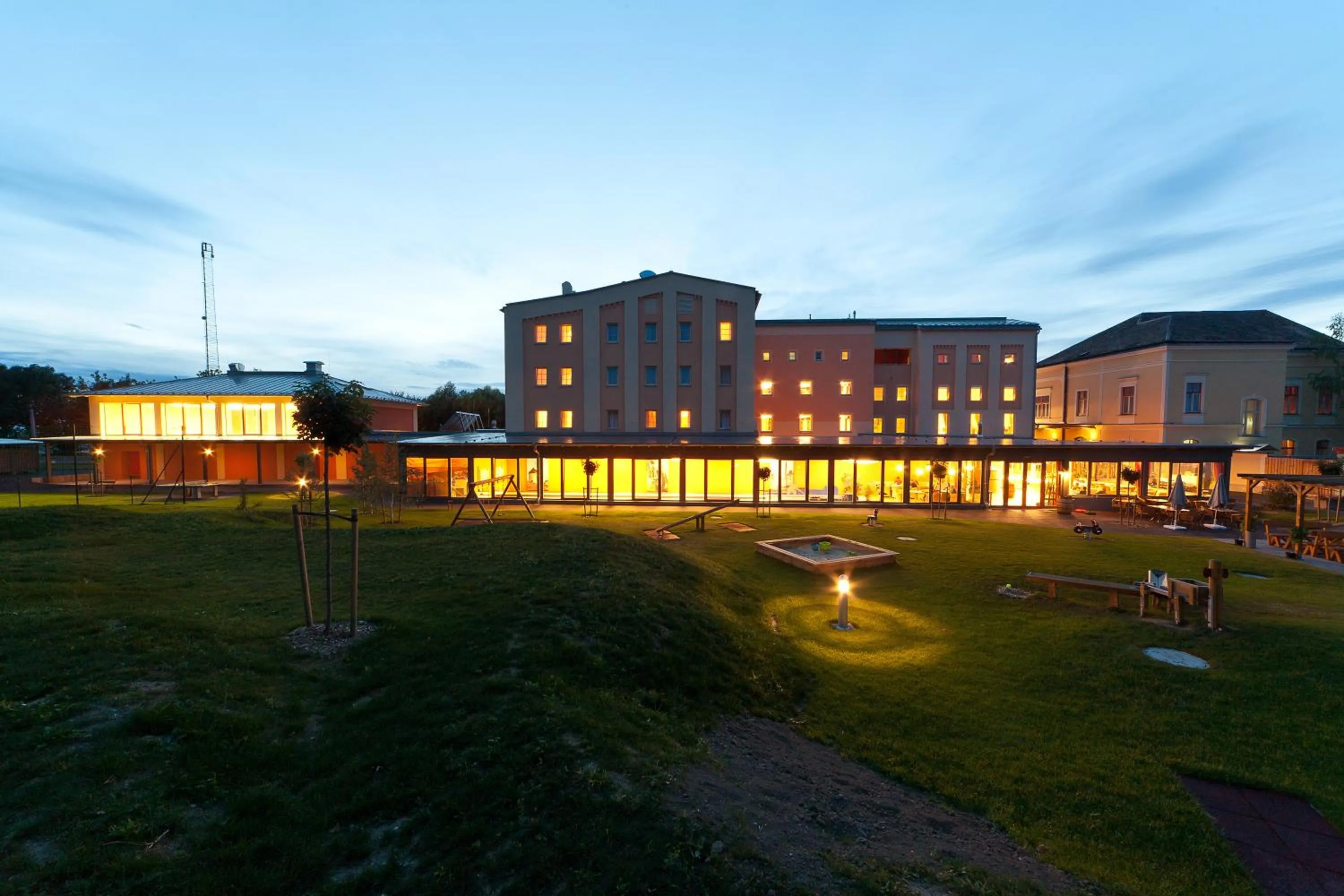Facade/entrance in JUFA Hotel Weinviertel - Eselsmühle