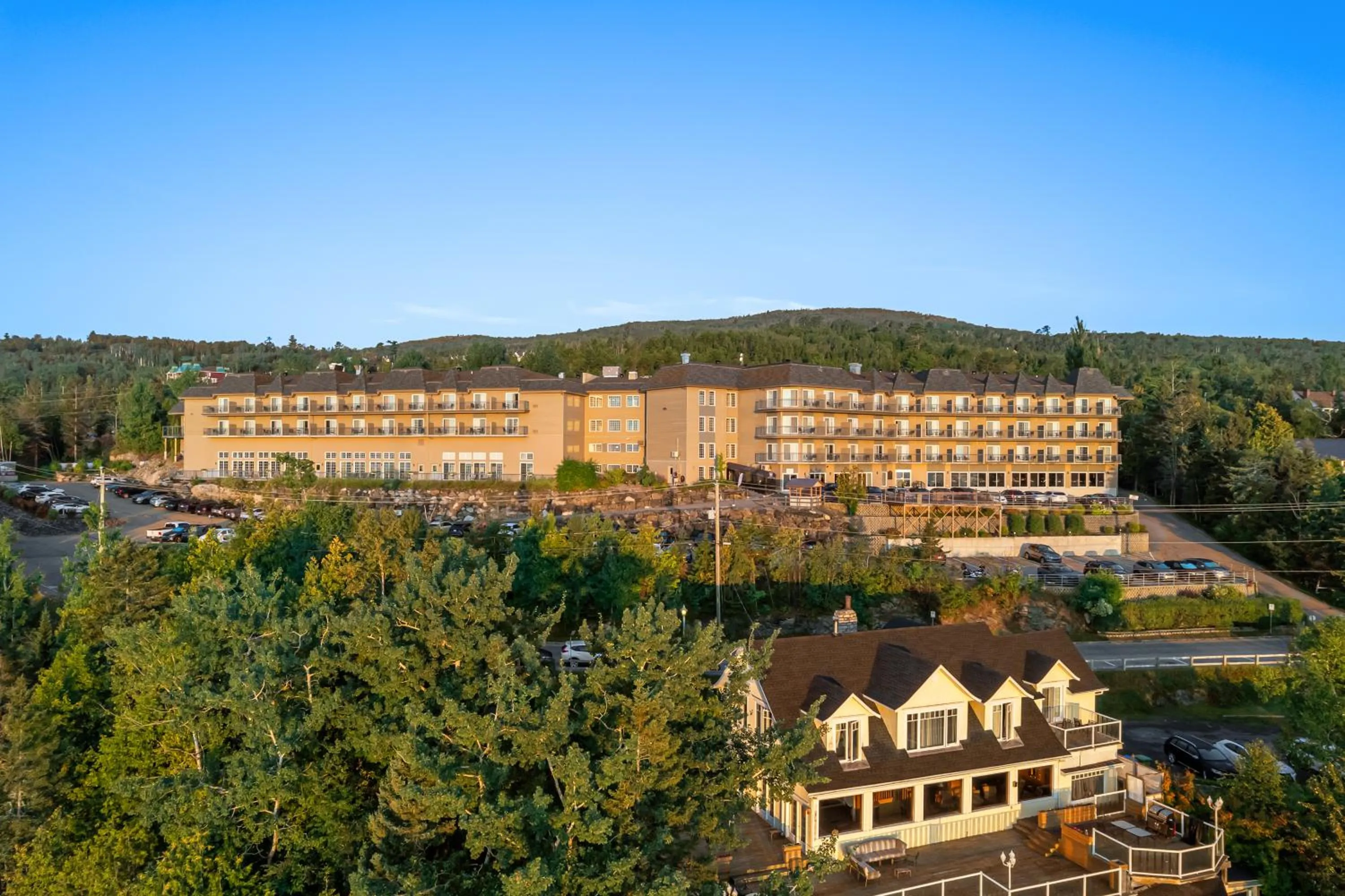 Property building in Hôtel et Pavillons Le Petit Manoir du Casino