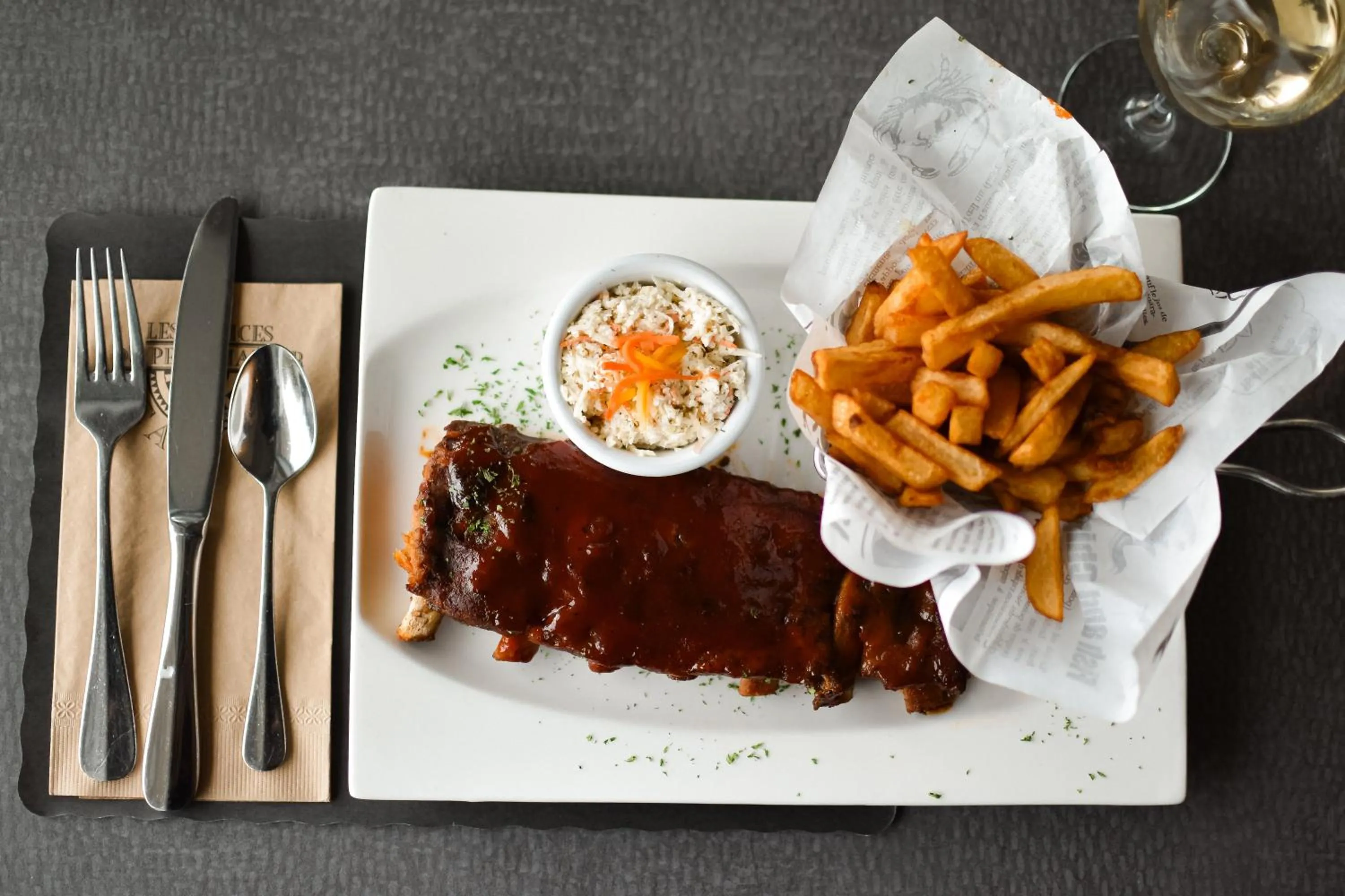 Meals in Hôtel et Pavillons Le Petit Manoir du Casino