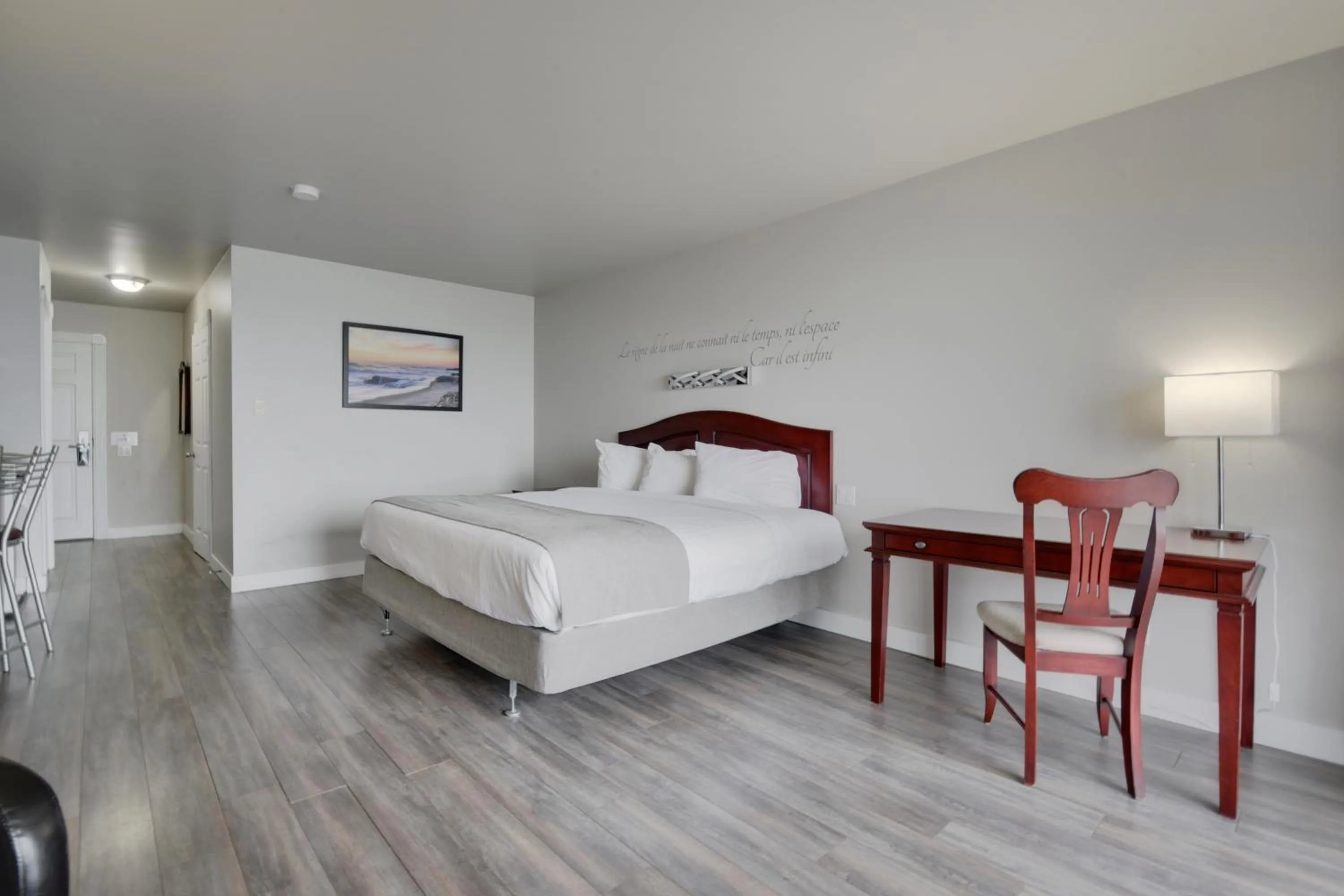 Bed in Hôtel et Pavillons Le Petit Manoir du Casino