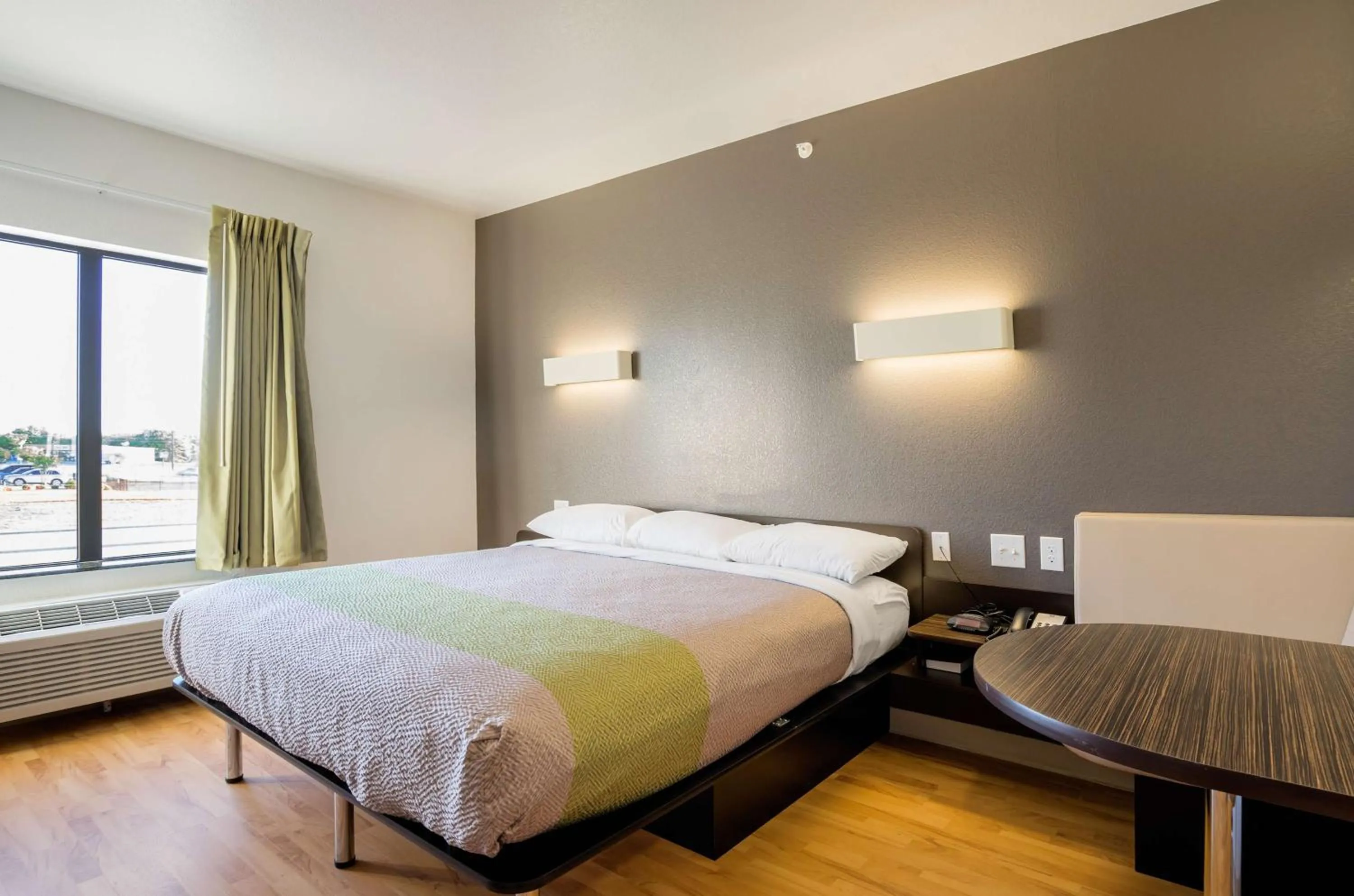 Photo of the whole room, Bed in Studio 6-Buda, TX