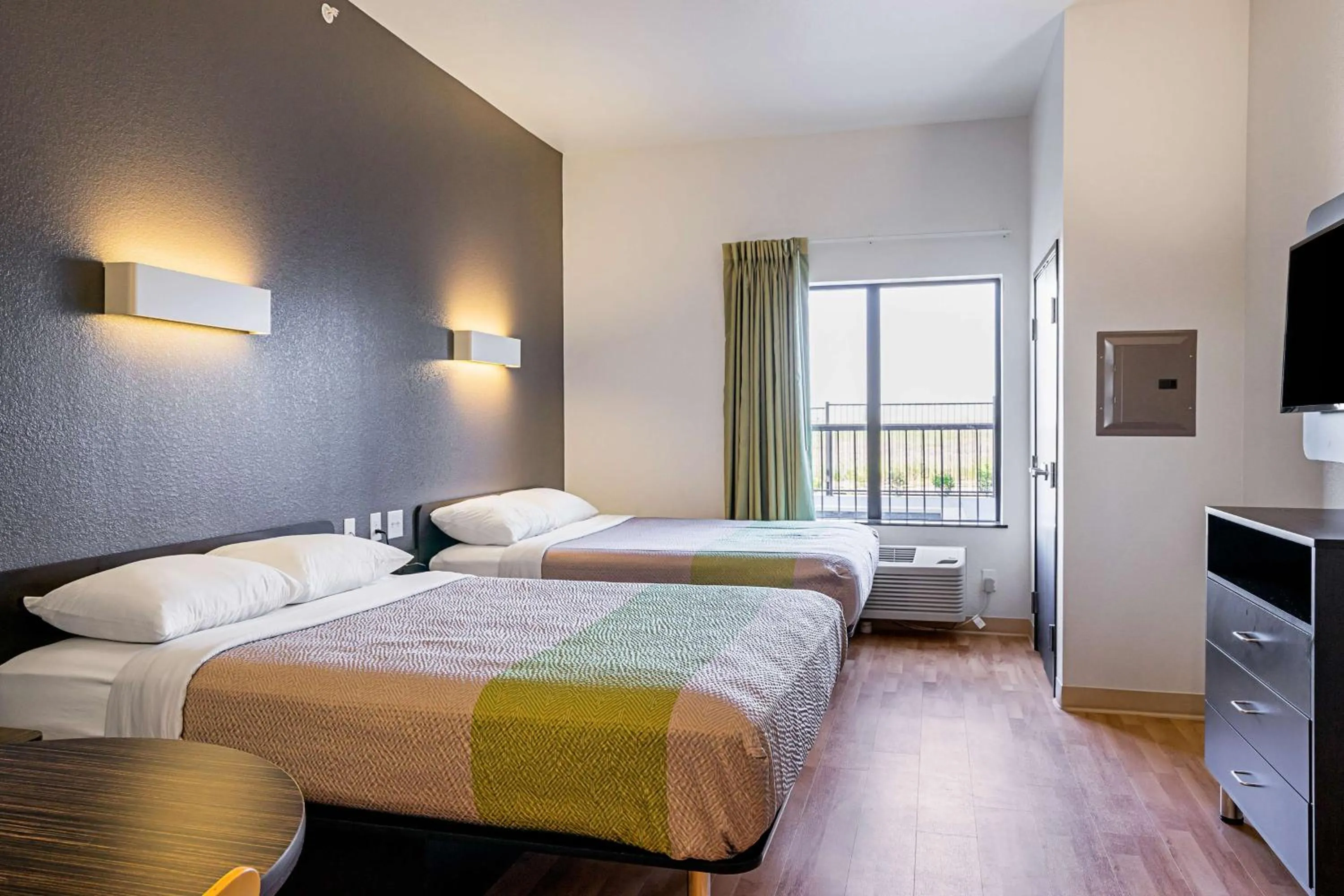 TV and multimedia, Bed in Studio 6-Buda, TX